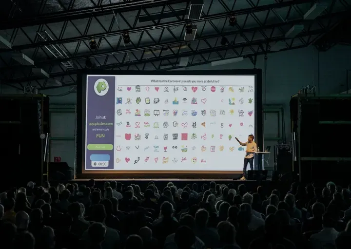 Presenting on the virtual stage - 5 tips to avoid