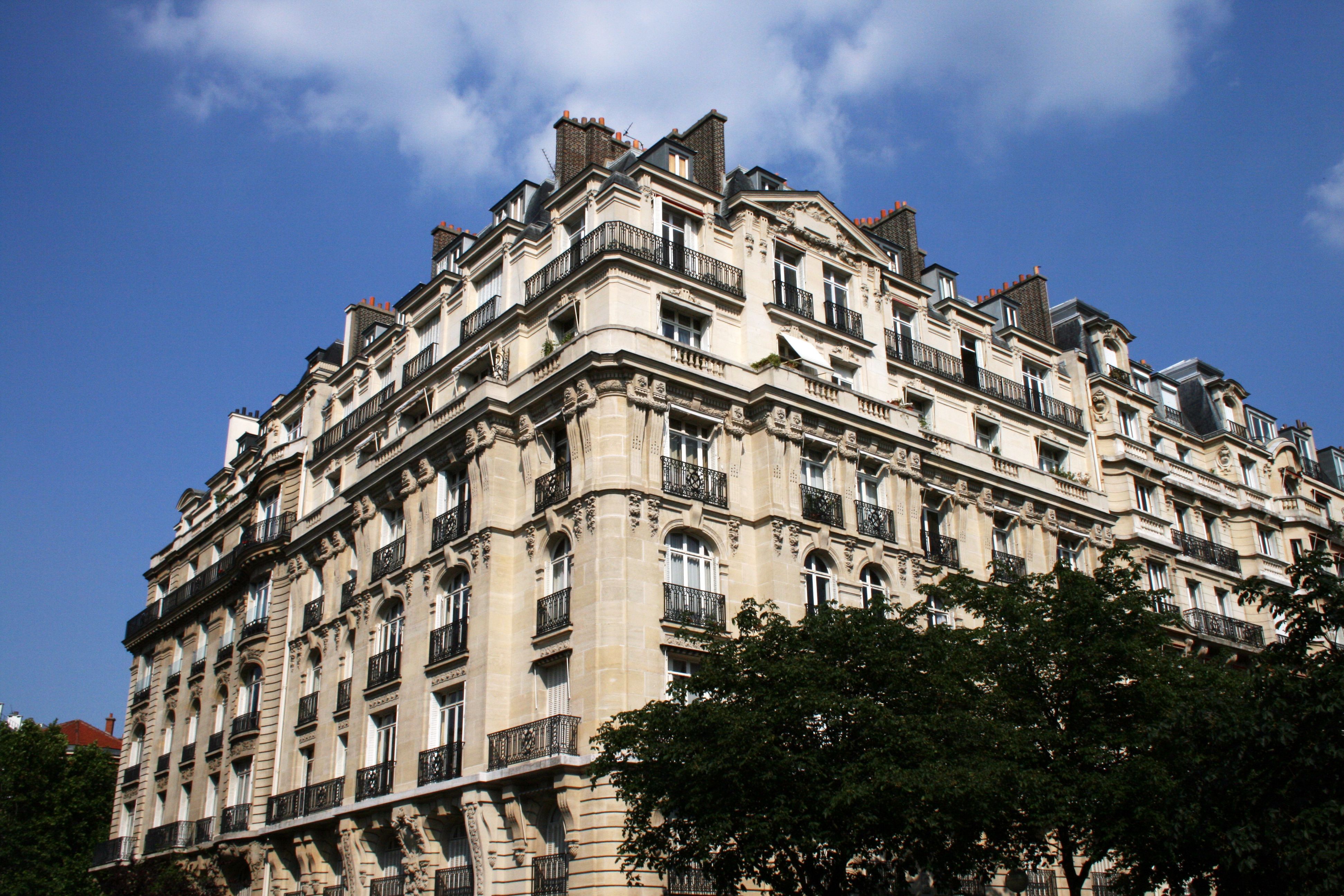 Which hospitals expats in Paris actually use