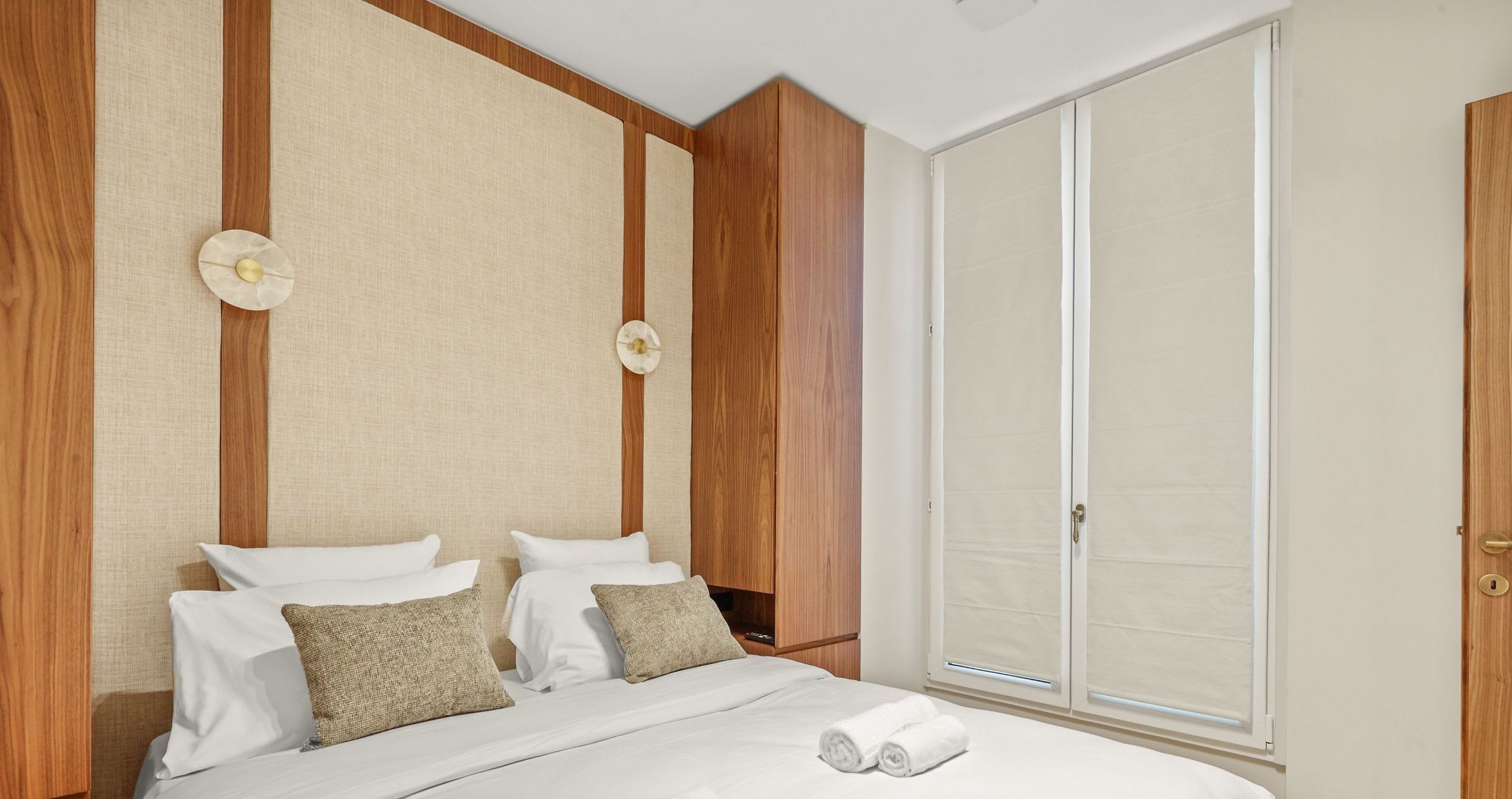 Appartement 2 chambres rénové et lumineux avec séjour à Saint-Germain-des-Prés.