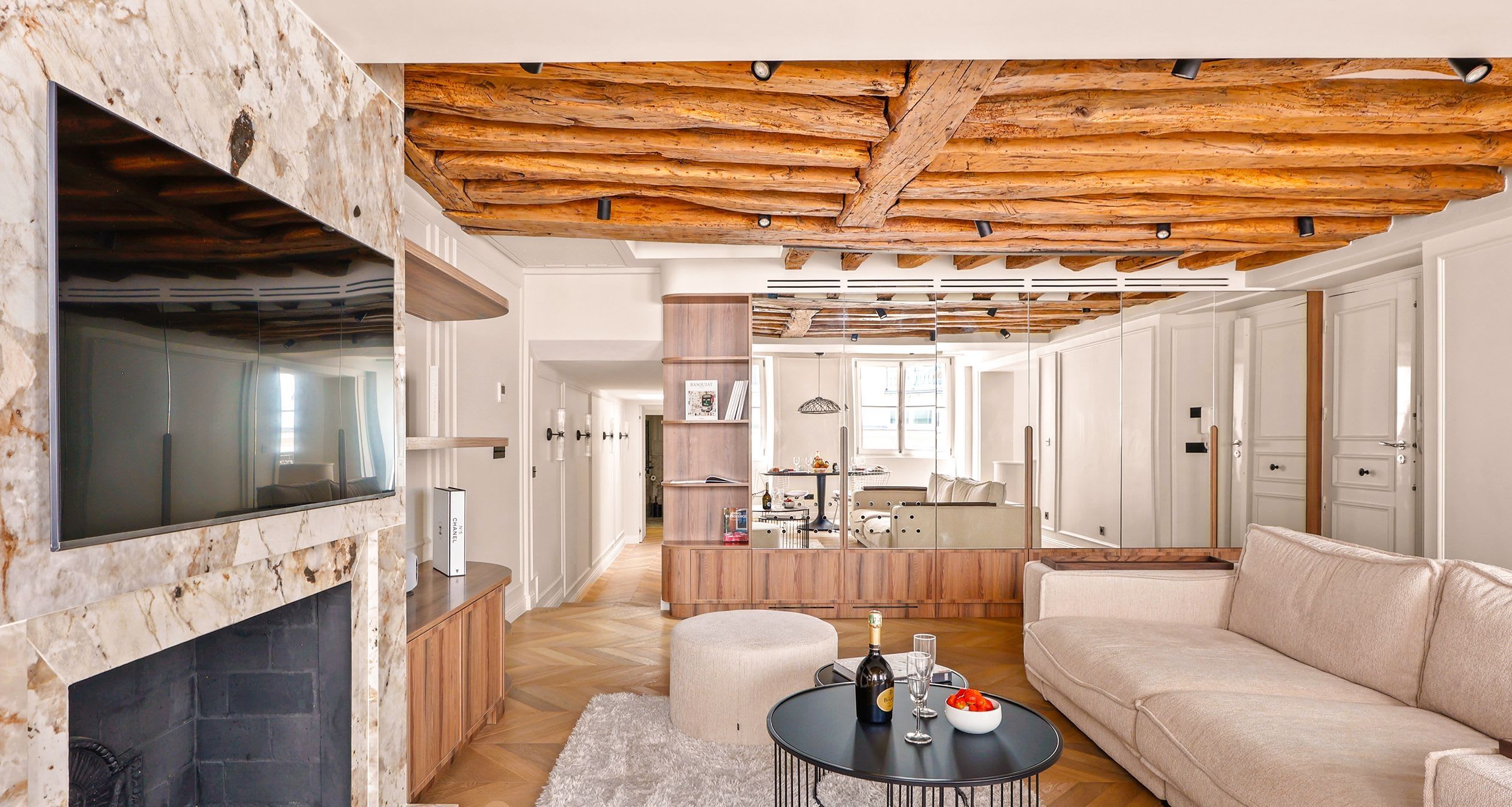 Appartement deux chambres rénové quai Malaquais, Saint-Germain, Paris 6e