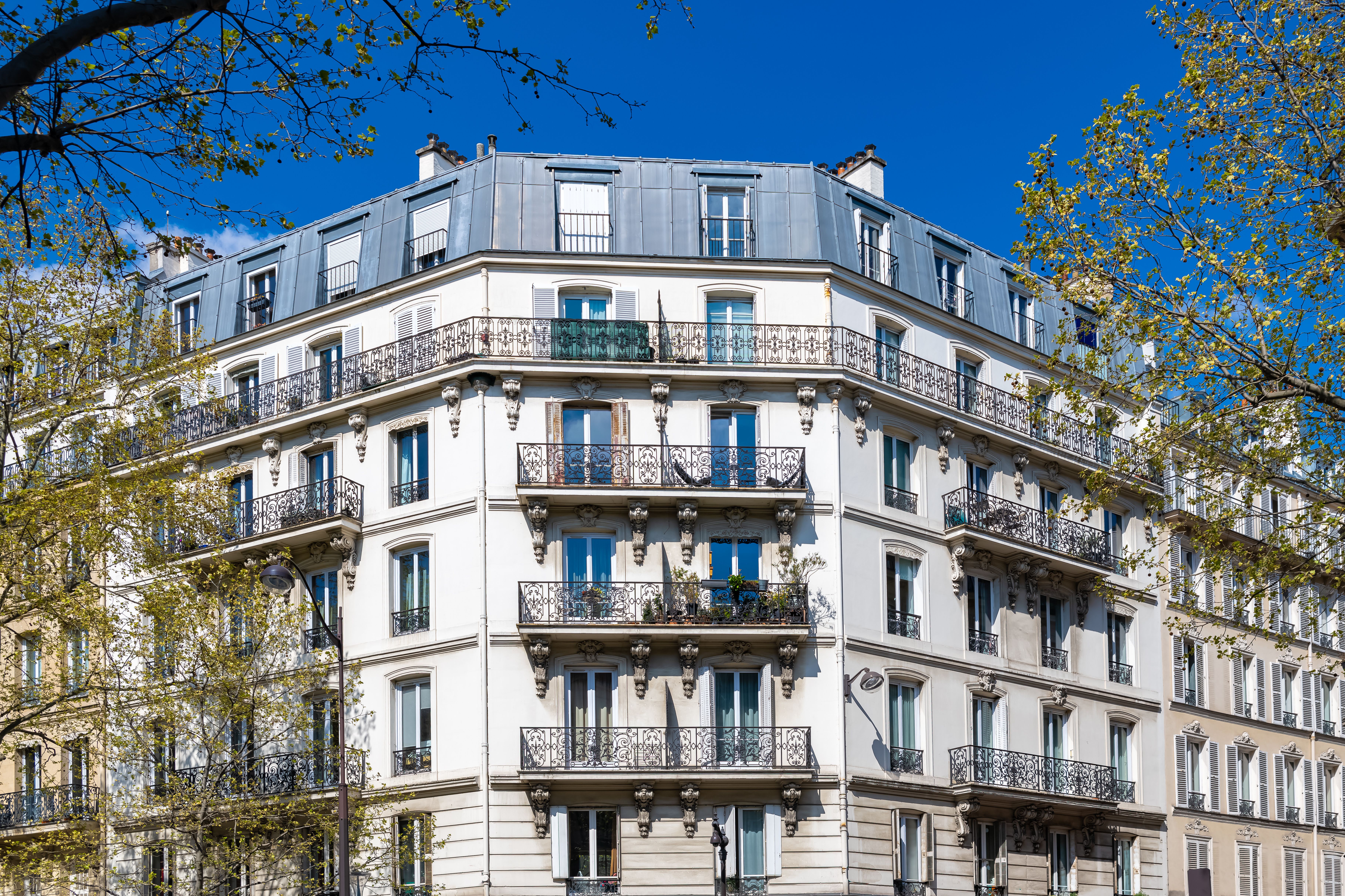 Balcony and terrace differences in Paris rentals