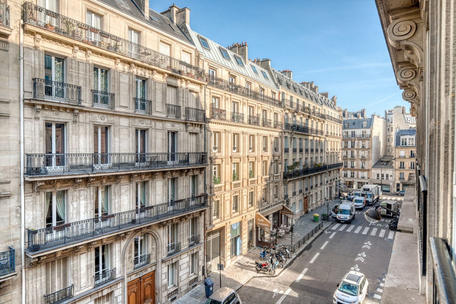 Rue de Monceau • Extérieur