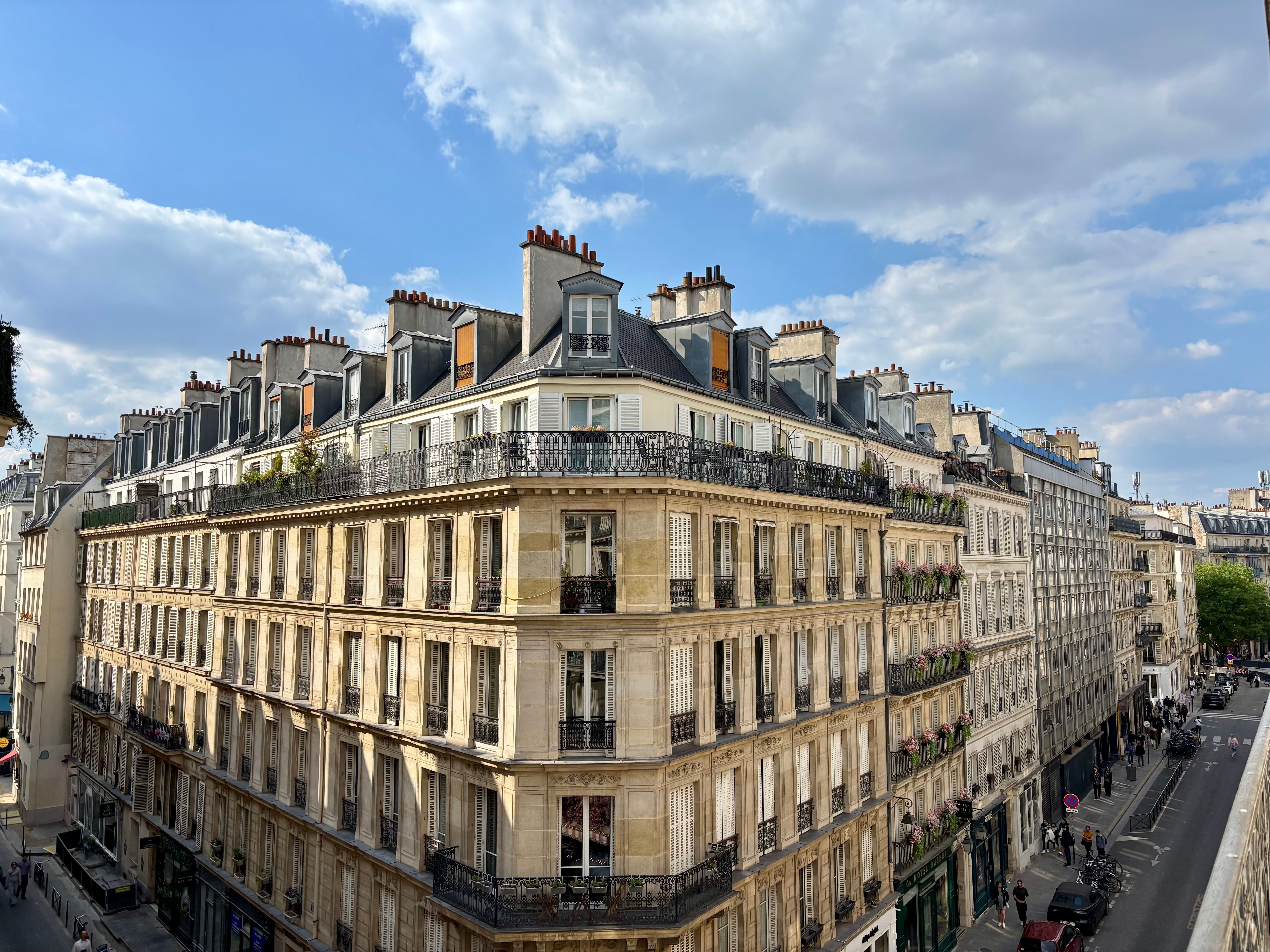Relocation in Paris banking support