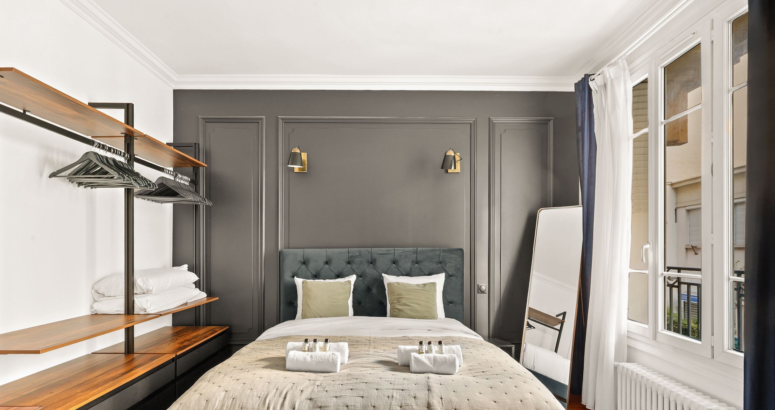 Séjour d'un appartement meublé de 42 m² rue Boursault Paris 17e