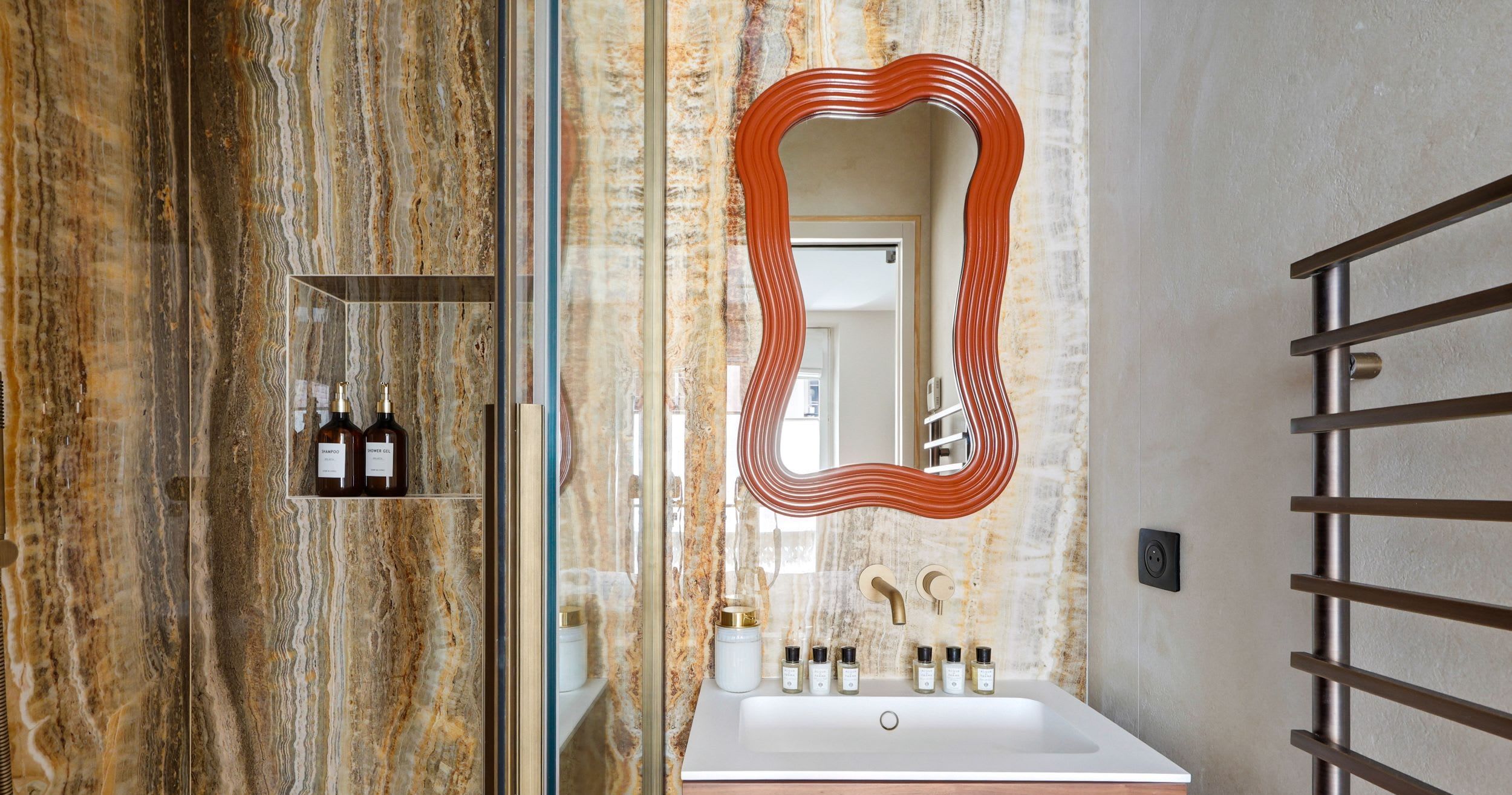Luxury 45 m² one-bedroom apartment with A/C, custom-made furnishings, marble bathroom and open kitchen on Rue du Four, Paris 6th.