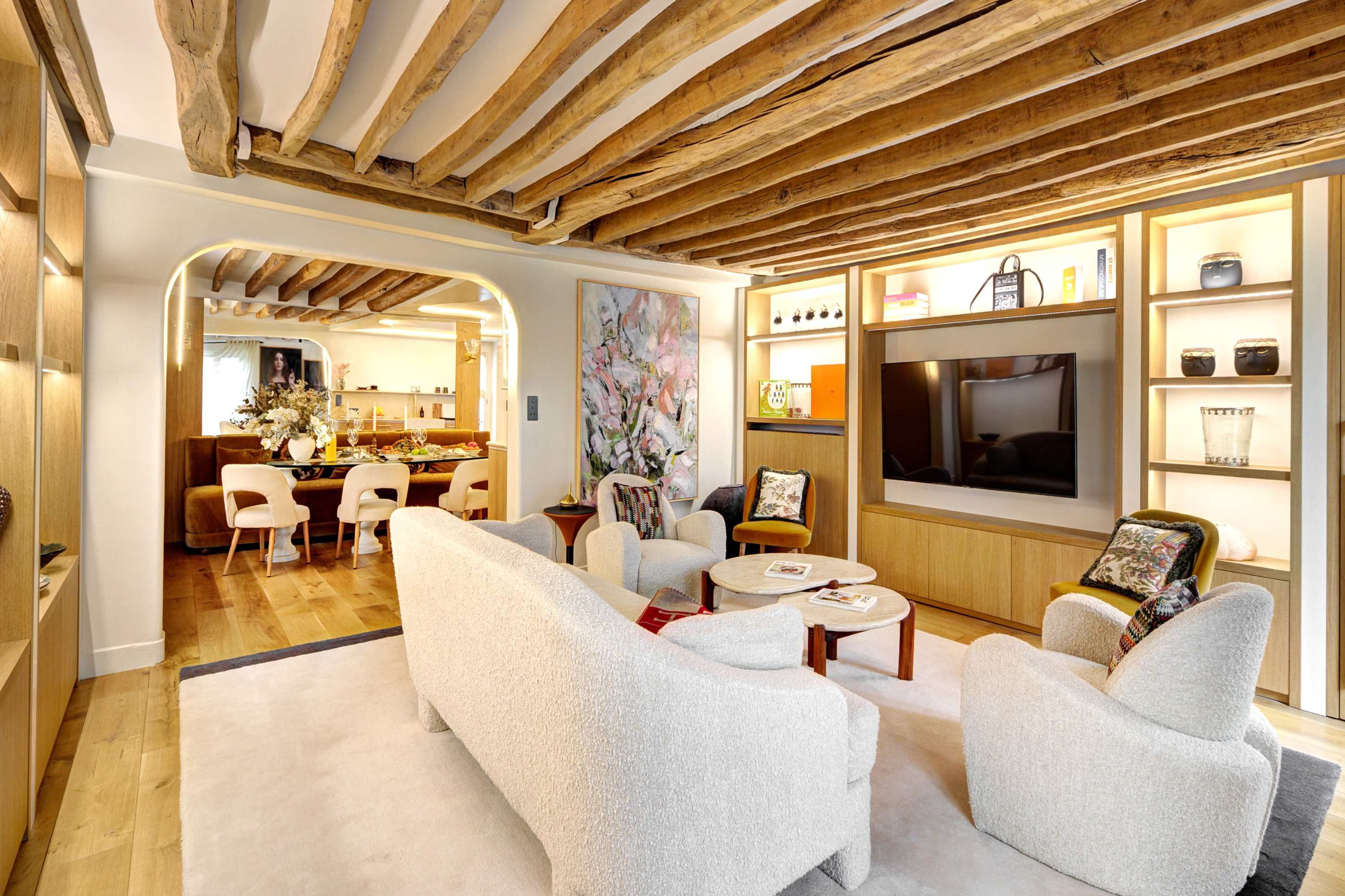 Living room with a TV and comfortable sofas, perfect for relaxing.