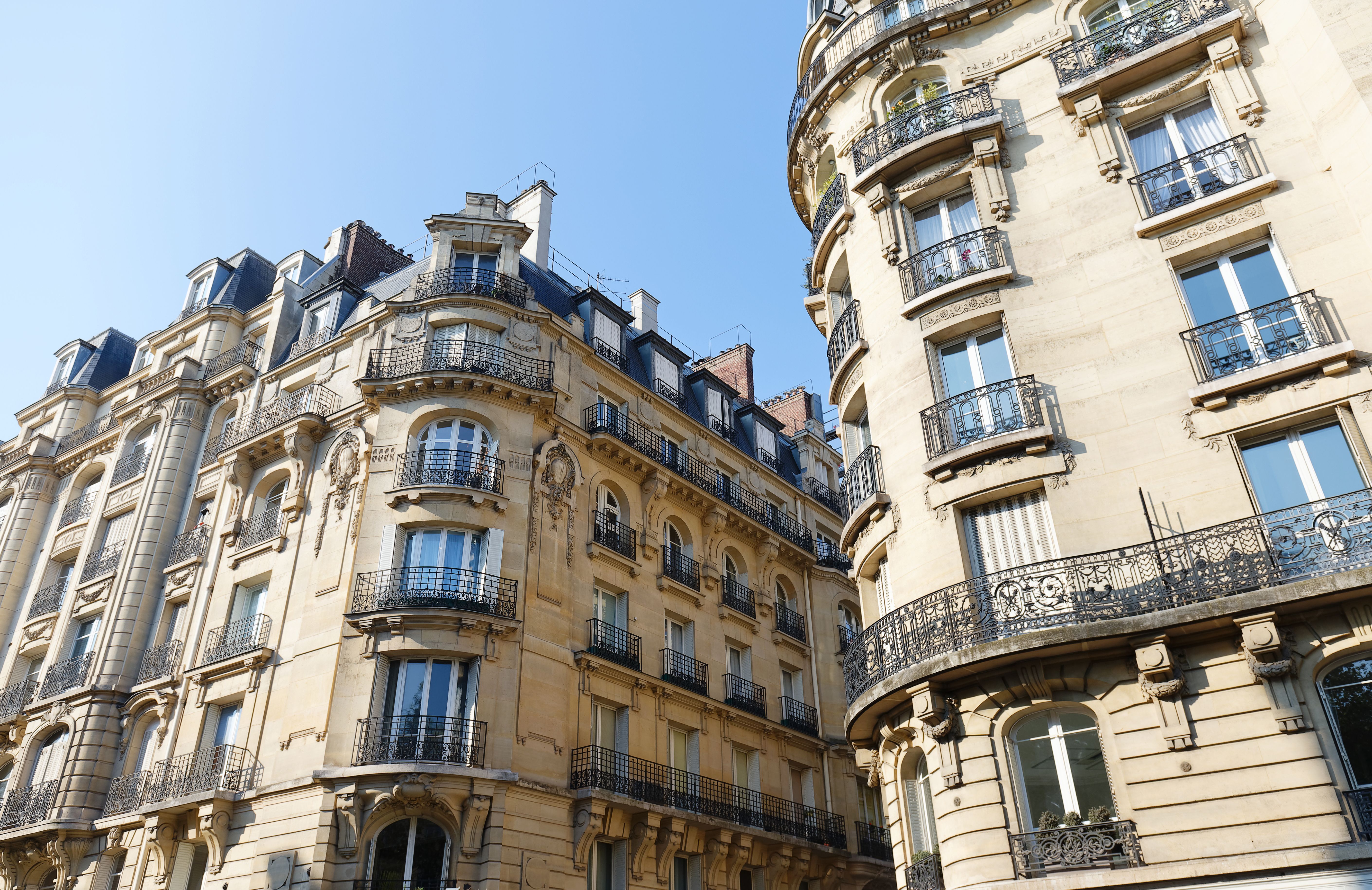 Salarié étranger installé à Paris 2026