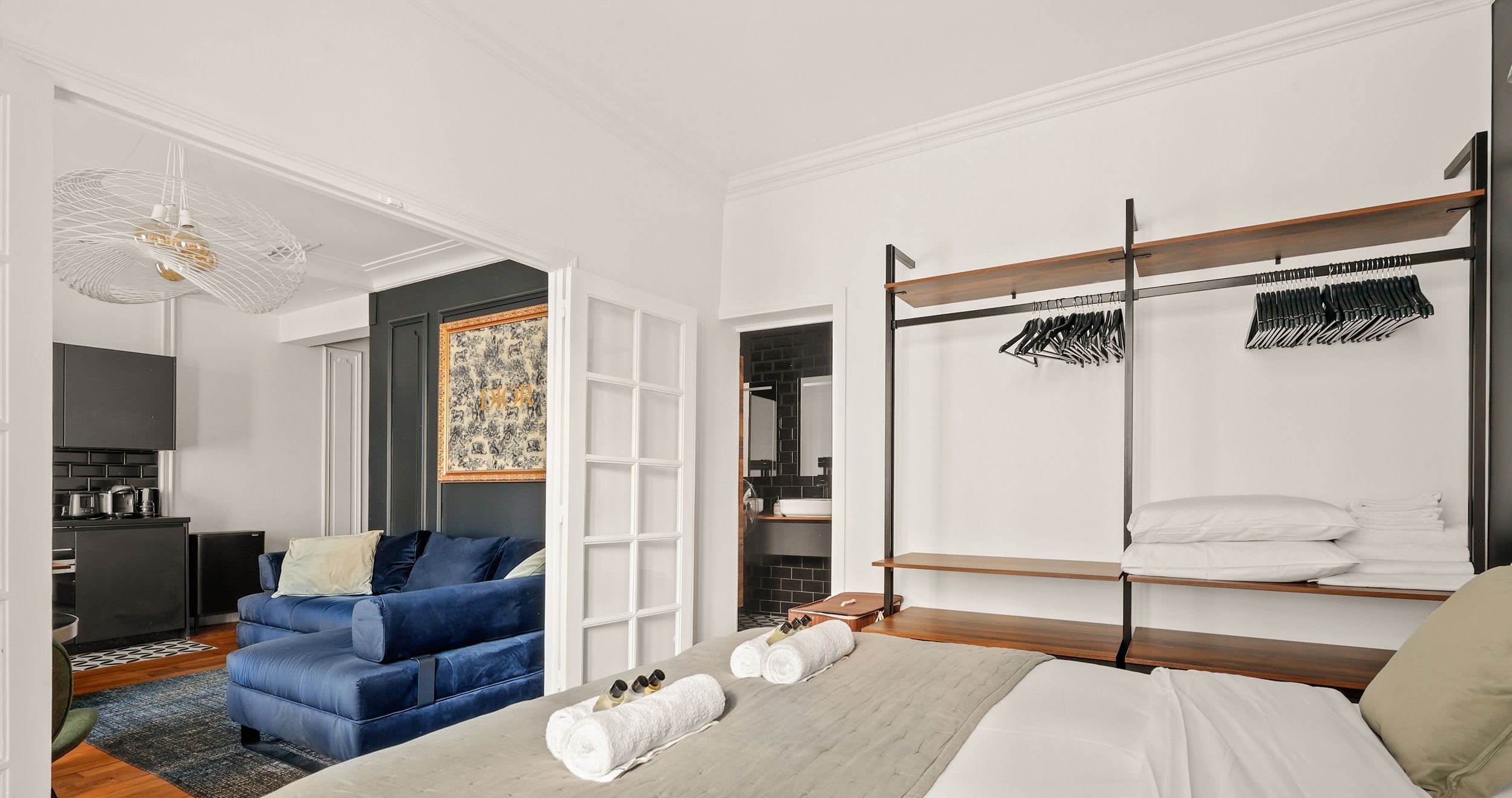 Séjour d'un appartement meublé de 42 m² rue Boursault Paris 17e