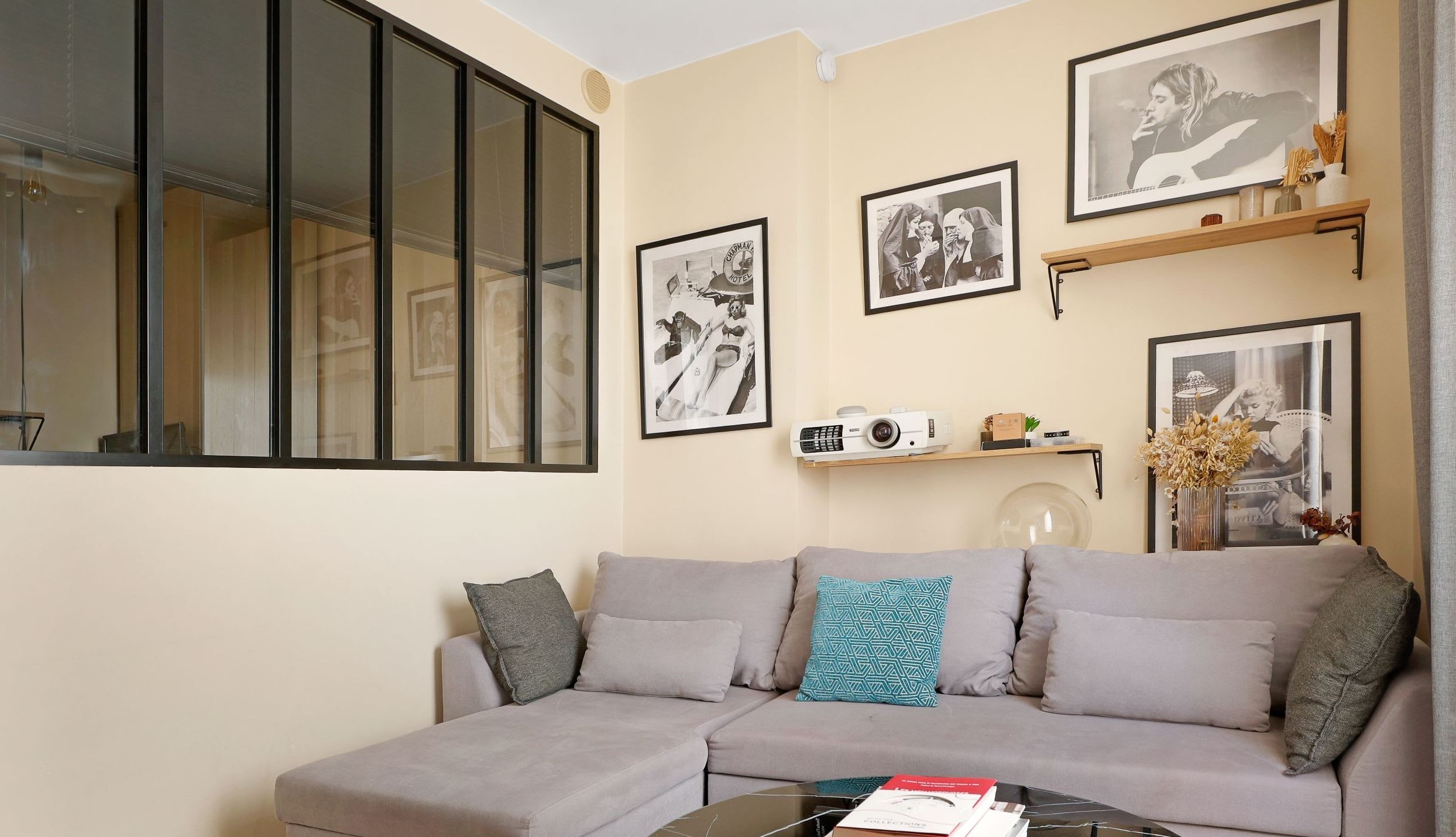 Appartement compact lumineux situé rue Saint-Denis dans le centre de Paris