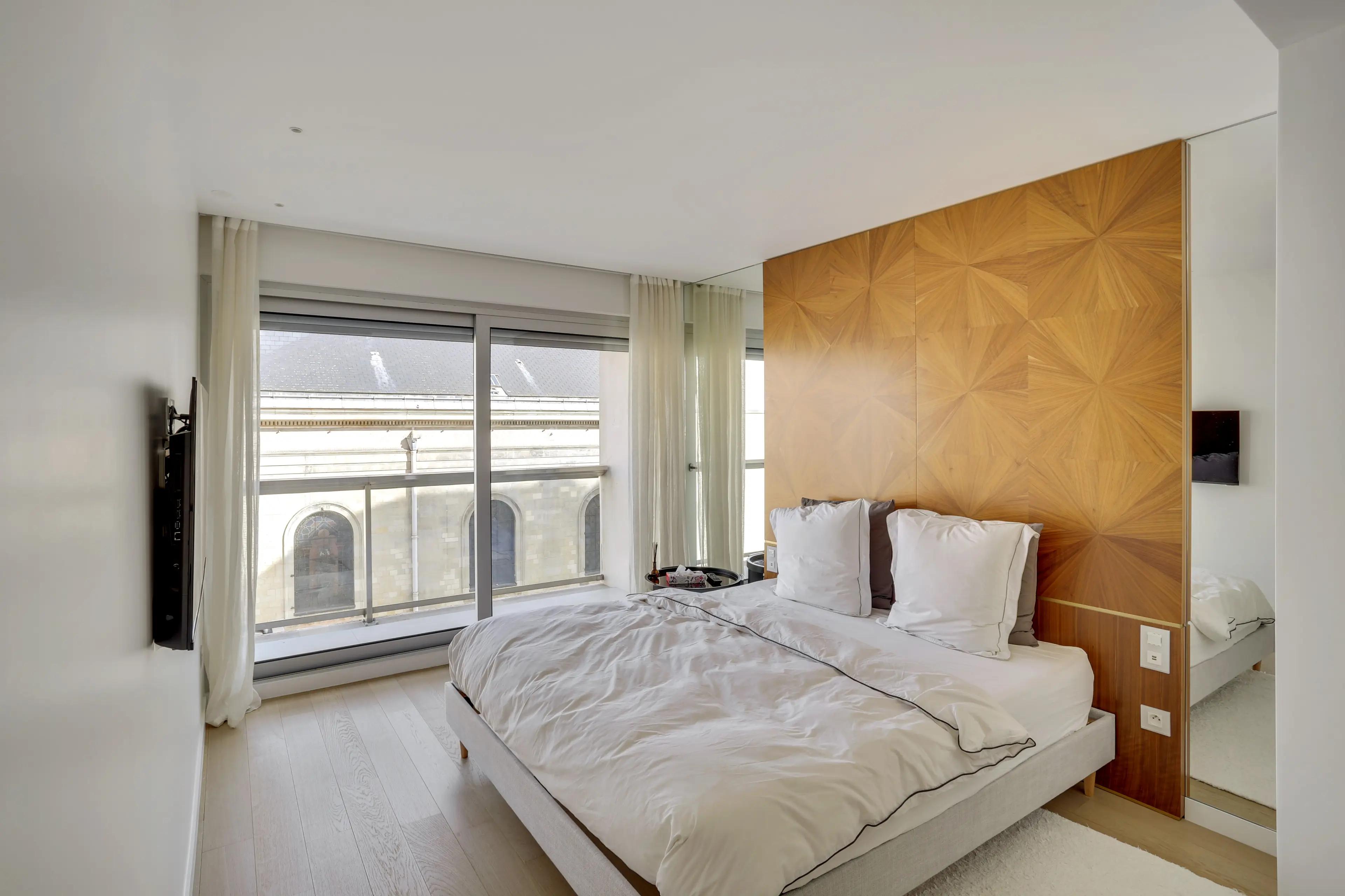 Renovated 4-bedroom duplex apartment for rent in Paris 7th arrondissement, bright living room with wraparound balcony and Paris rooftop view