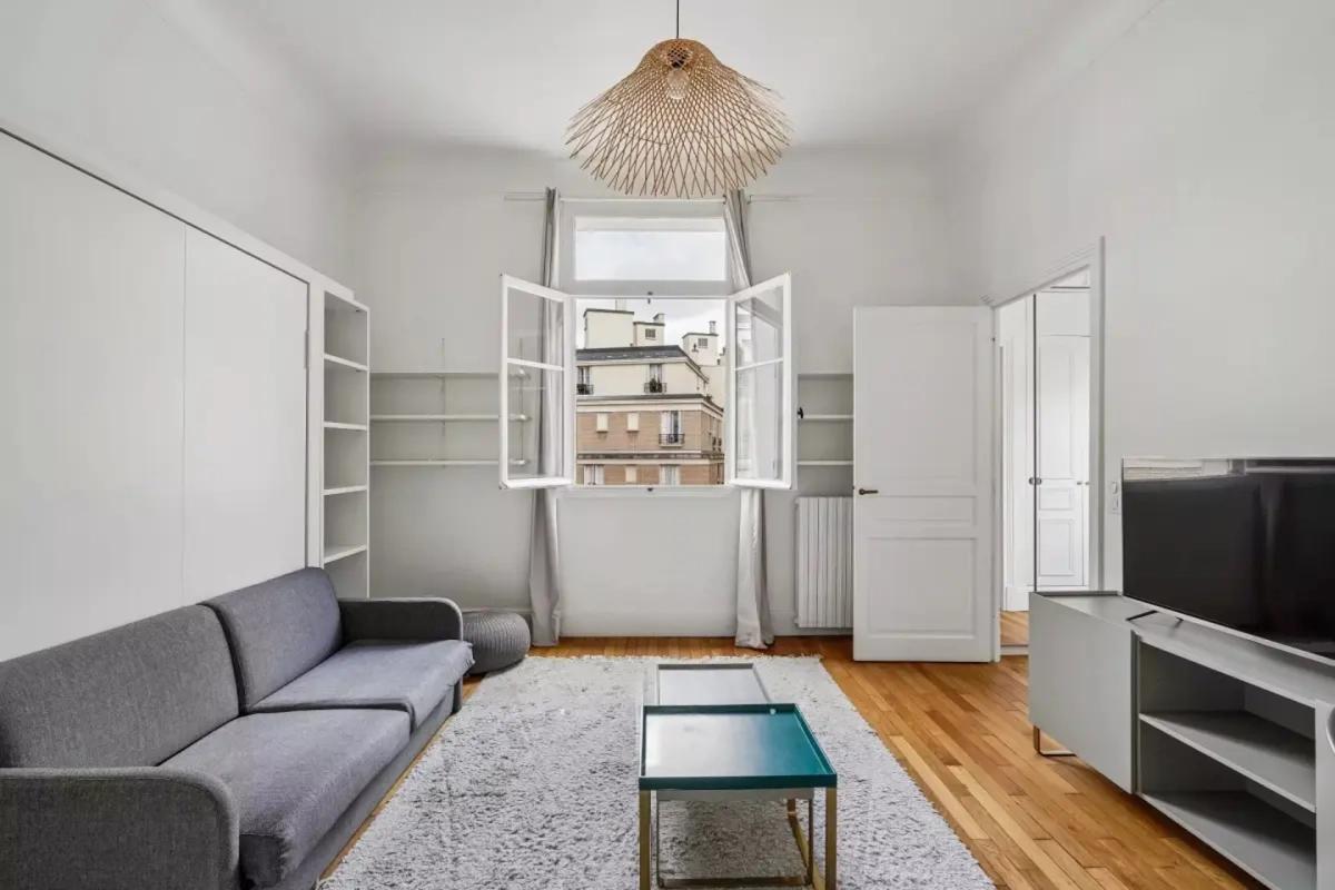 Studio lumineux avec vue sur cour à Paris 7