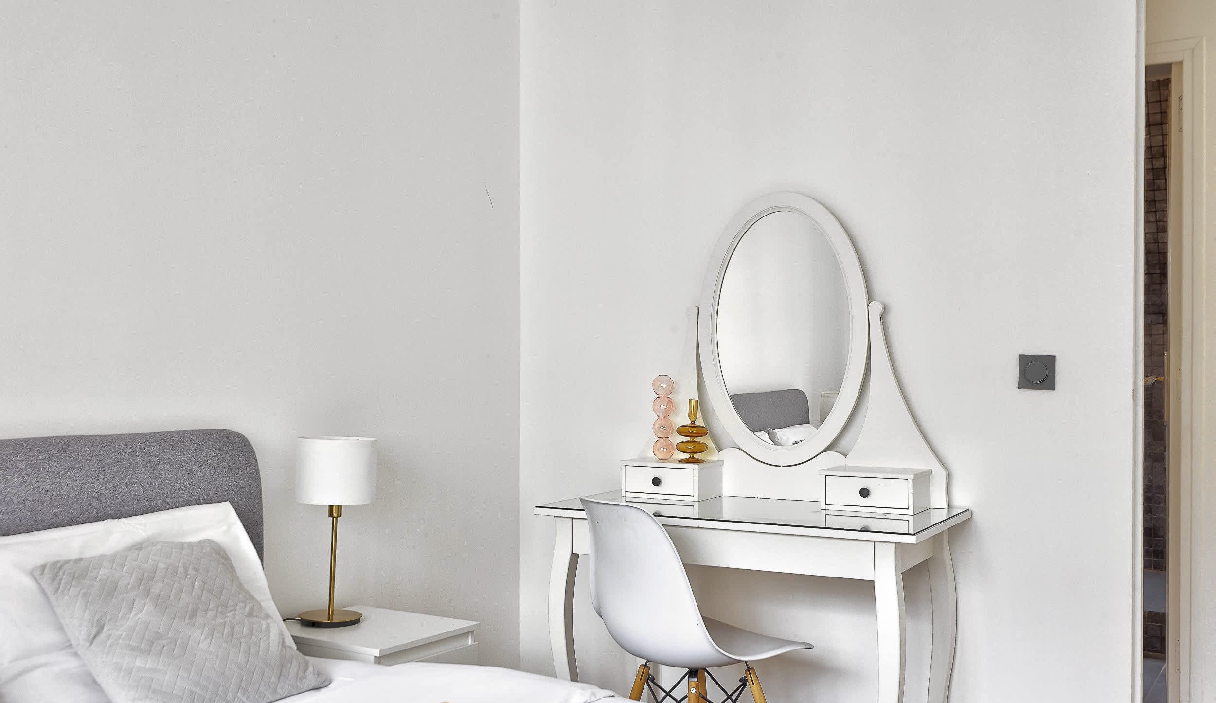 Chambre 1 : lit double, coiffeuse