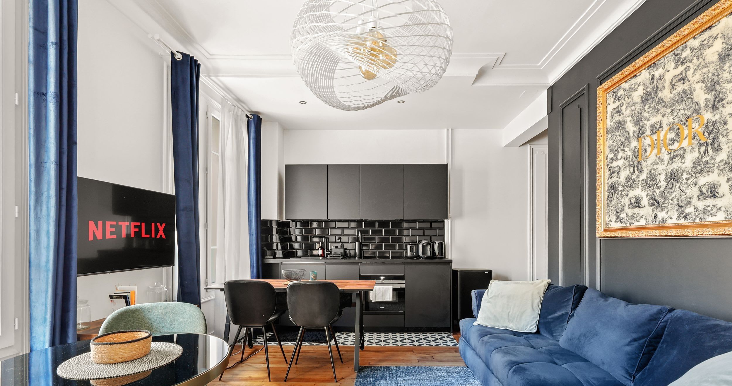 Séjour d'un appartement meublé de 42 m² rue Boursault Paris 17e