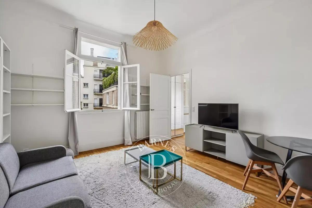 Studio meublé avec vue sur cour à Paris 7