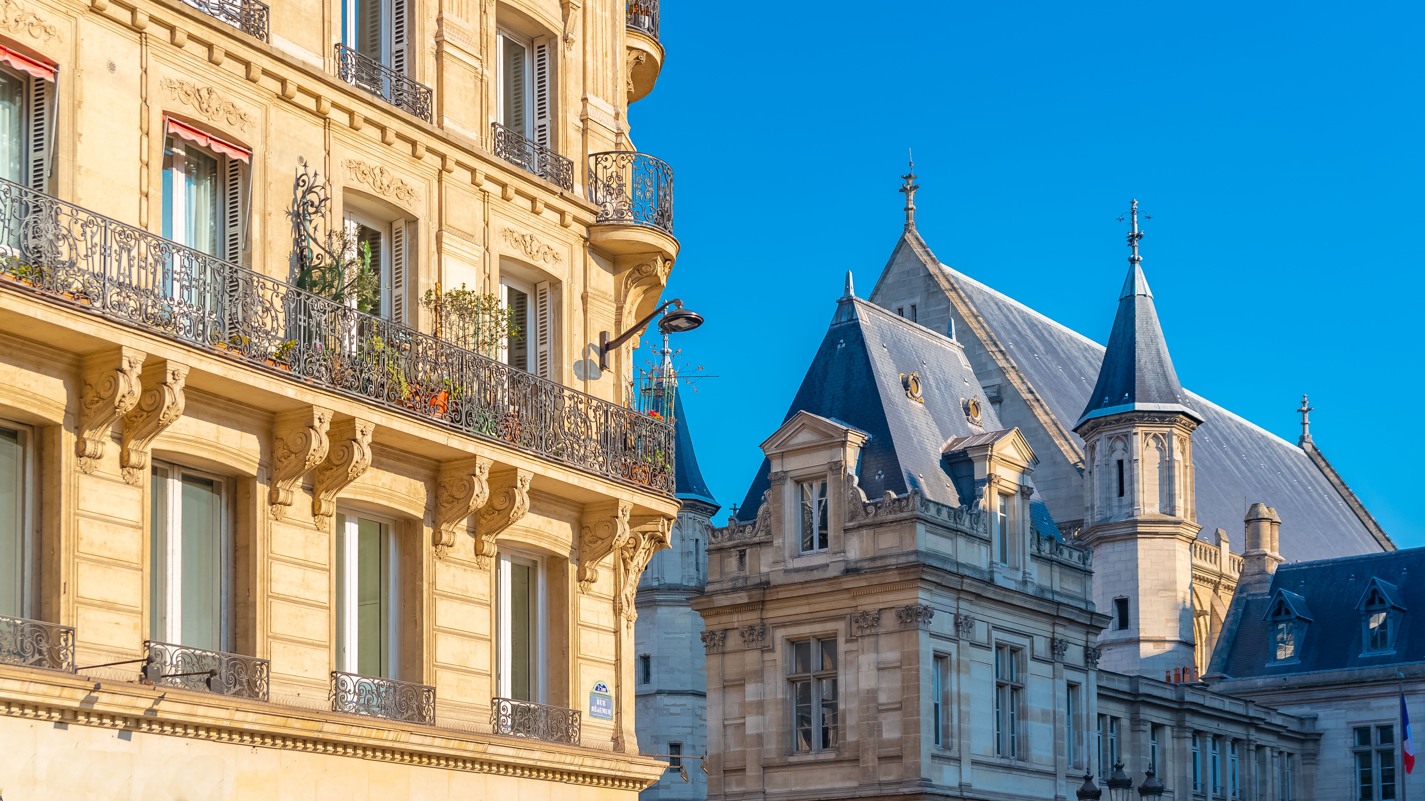 Renting an apartment while on another lease in France