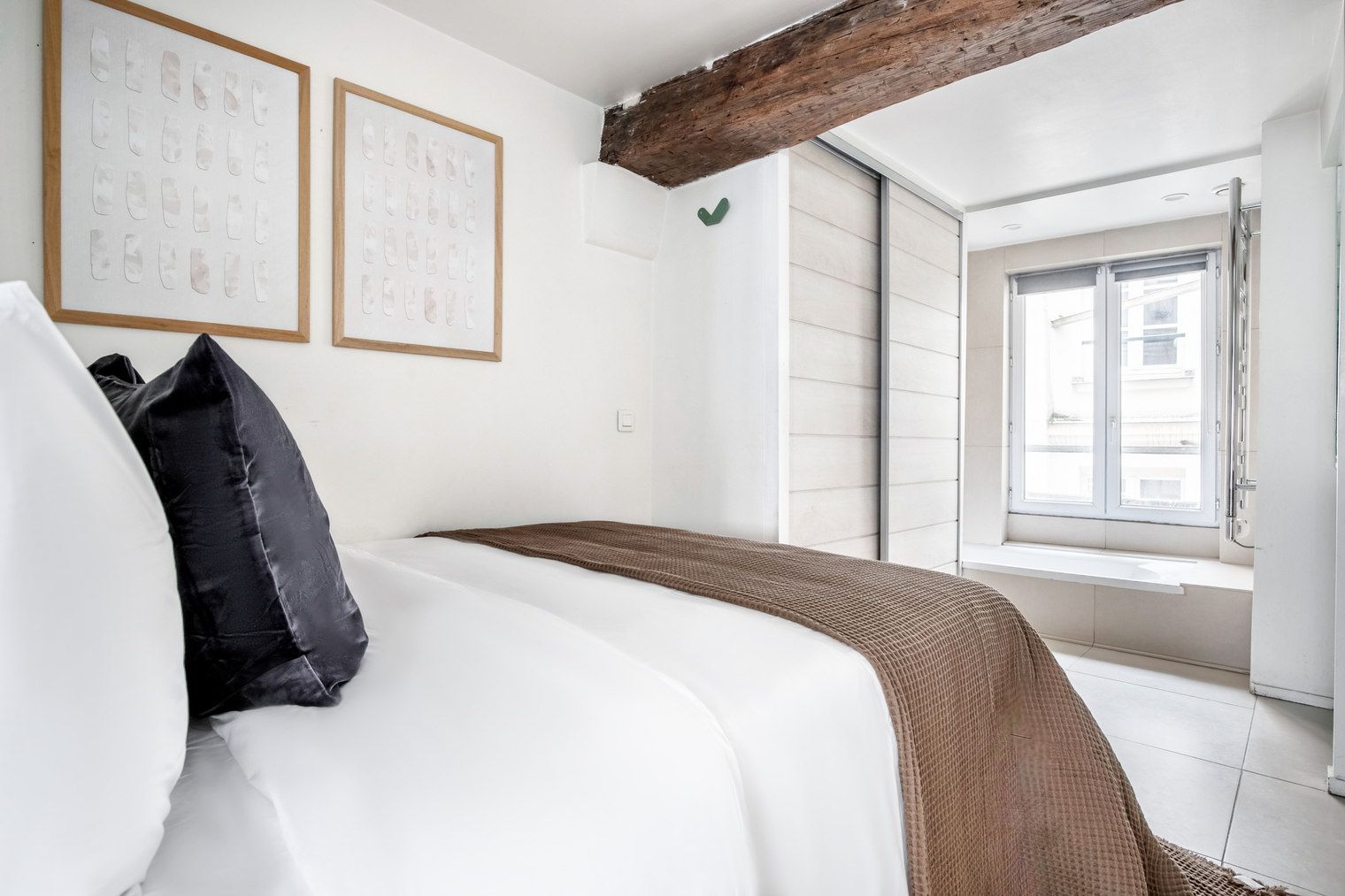 Rue des Petits Carreaux • Chambre