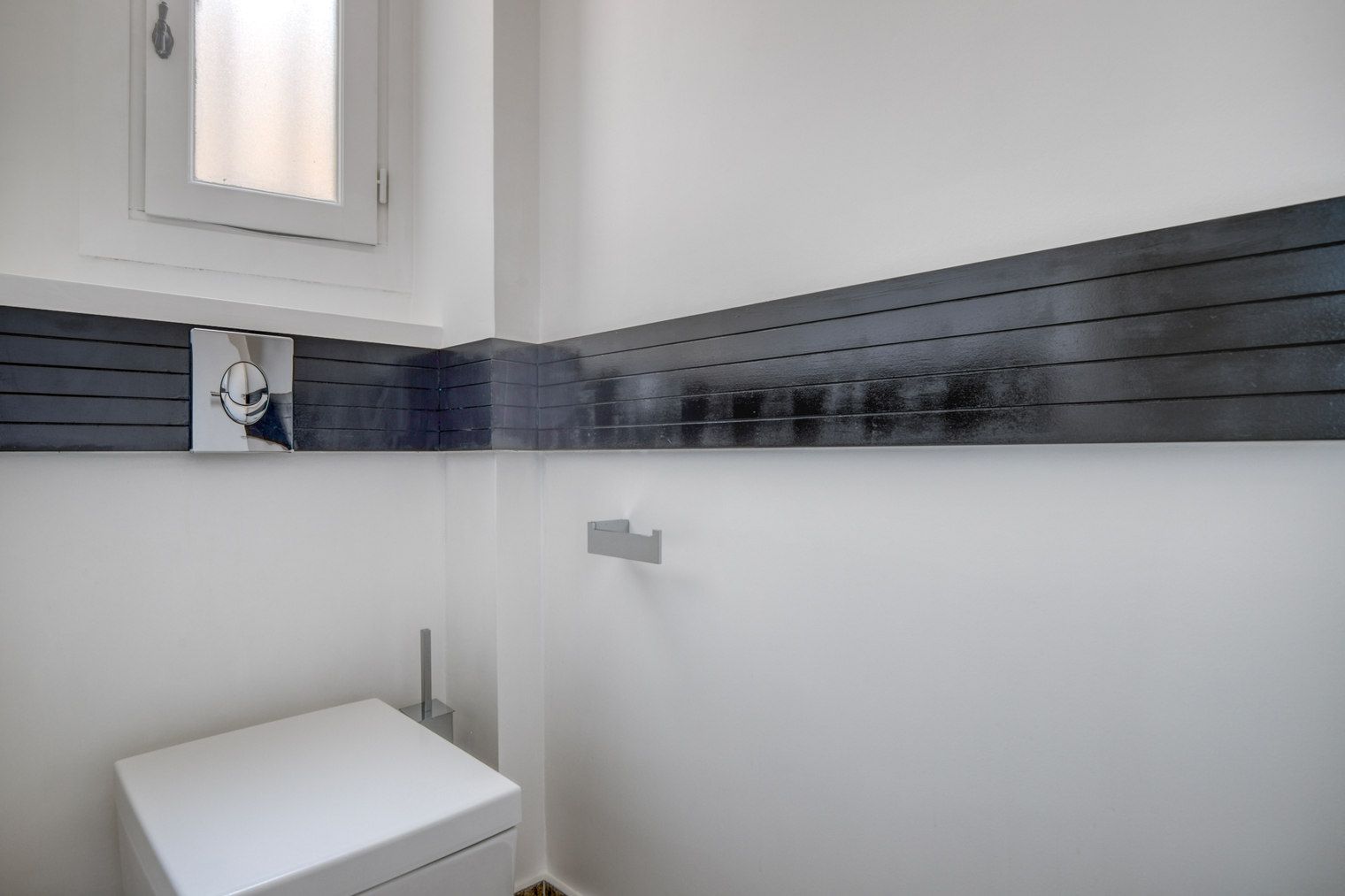 Rue de Monceau • Toilettes