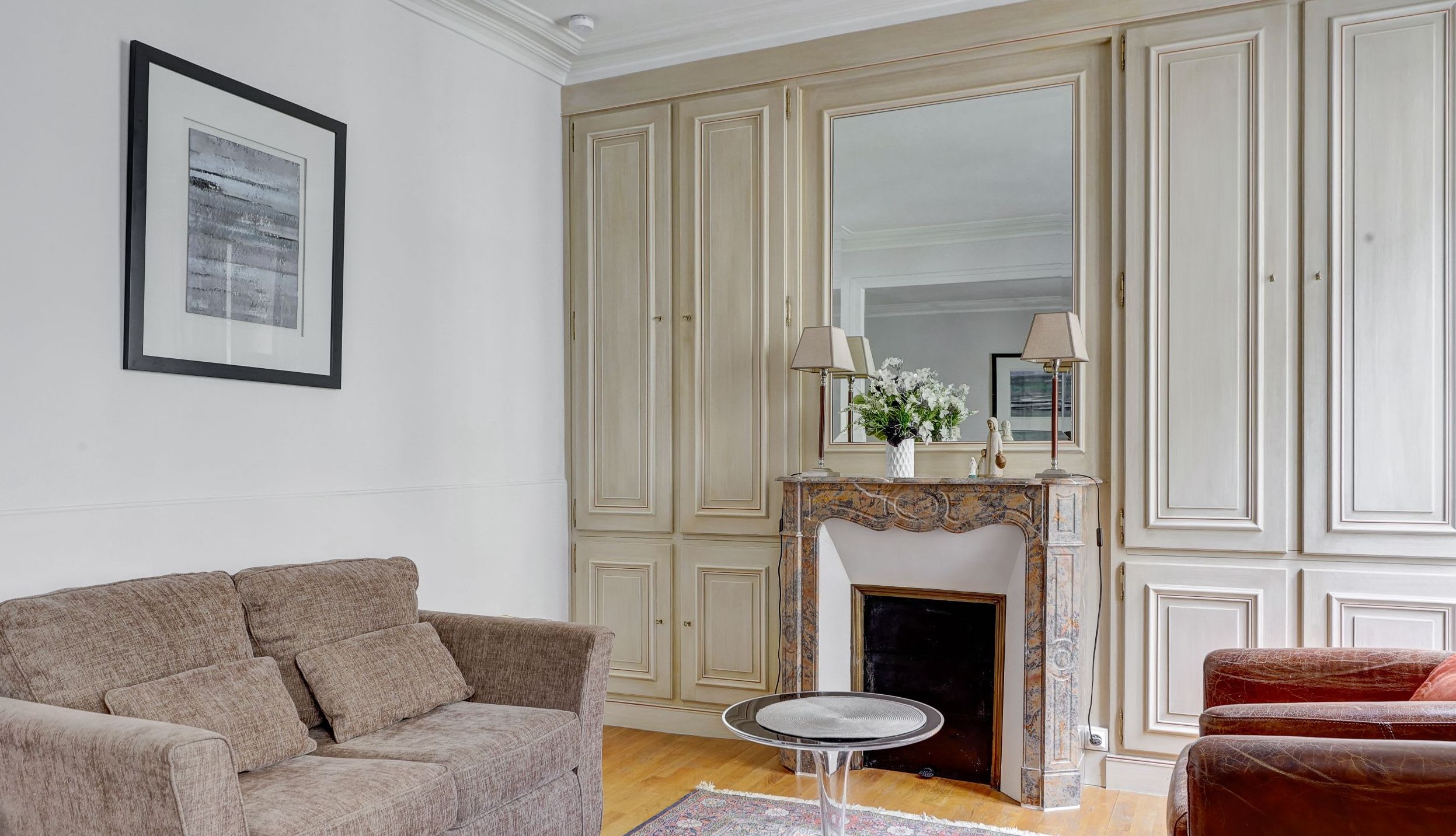 French elegant apartment near the Arc de Triomphe