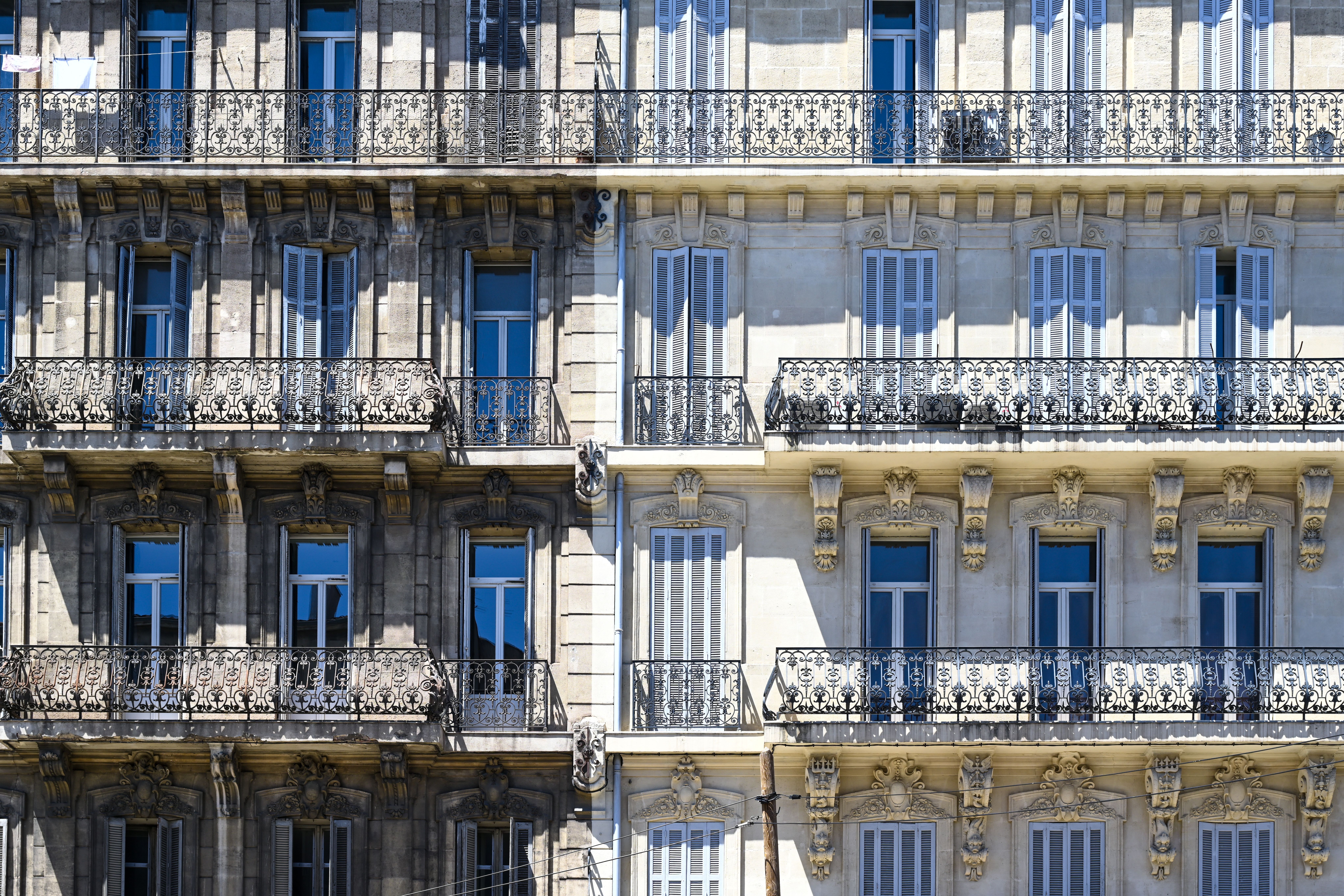 Housing aid and guarantor rules for international students