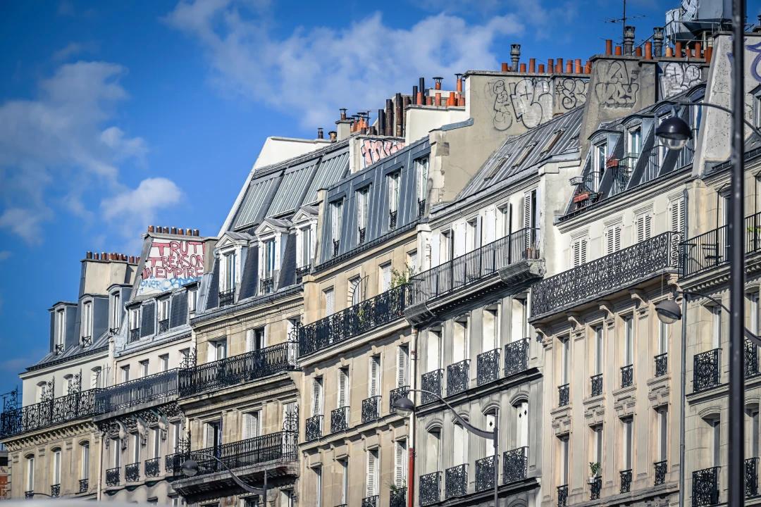 Paris rental application documents for expats with passport, contract, and guarantor proof.