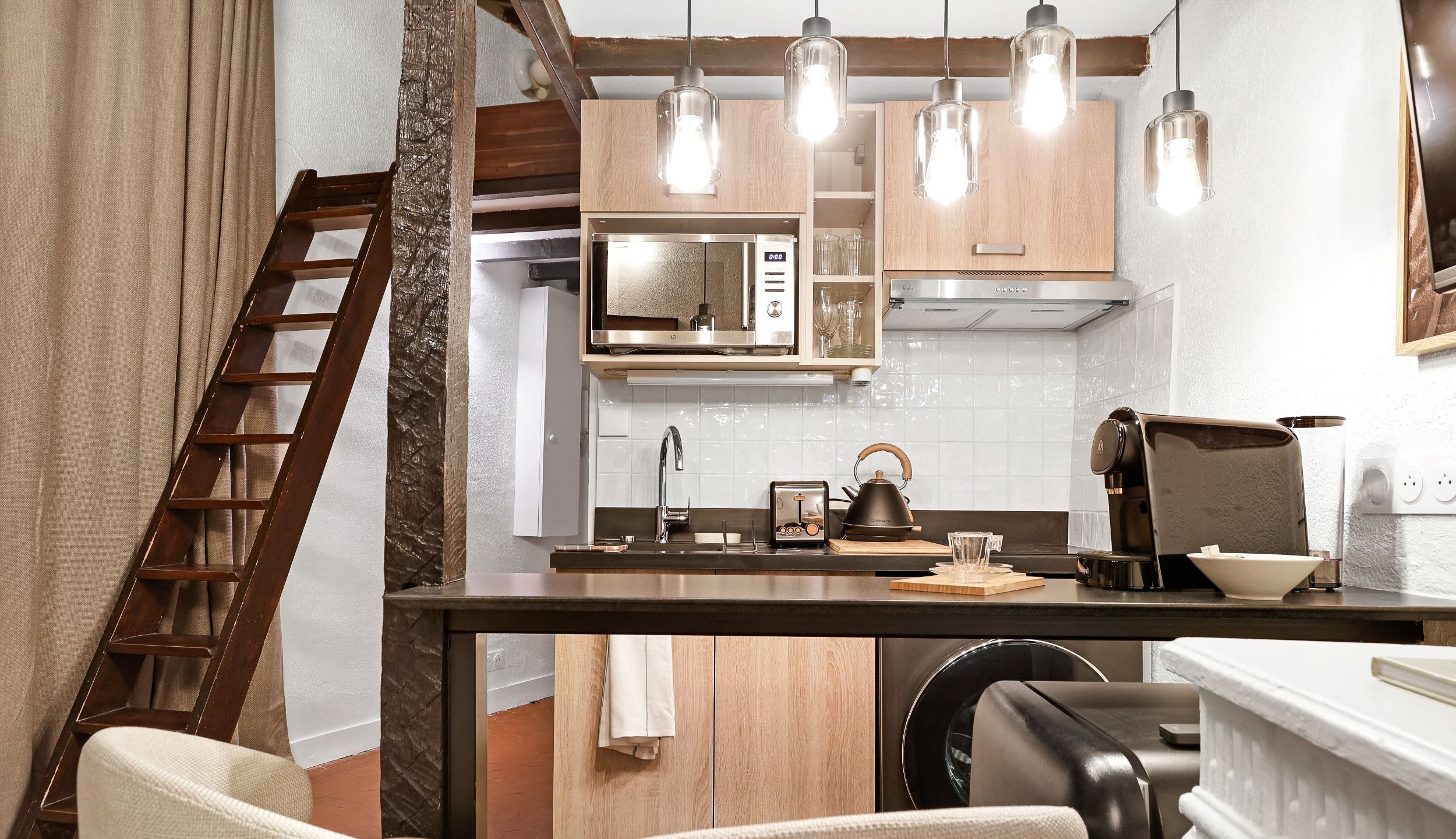 Fully equipped kitchen.