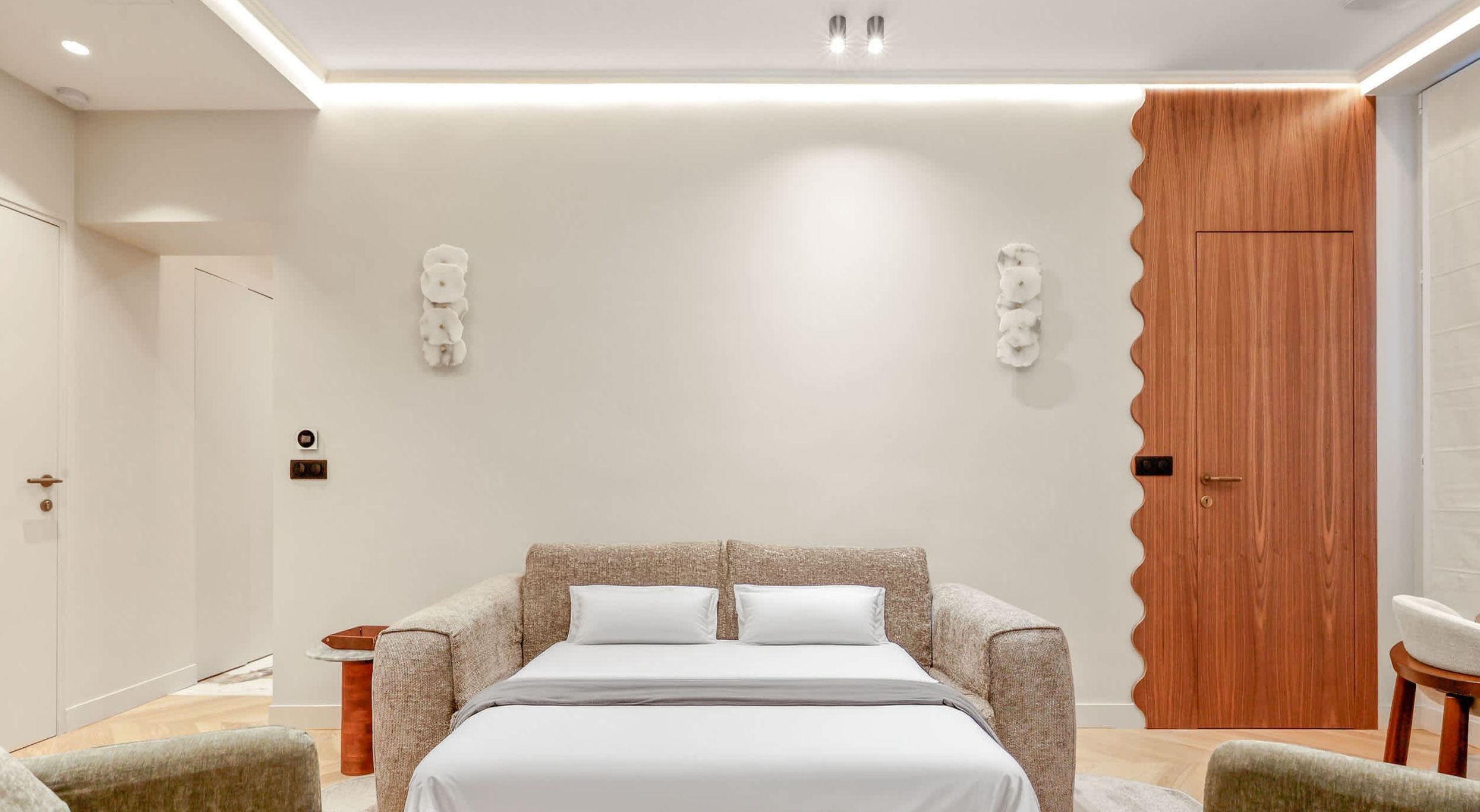 Appartement 2 chambres rénové et lumineux avec séjour à Saint-Germain-des-Prés.