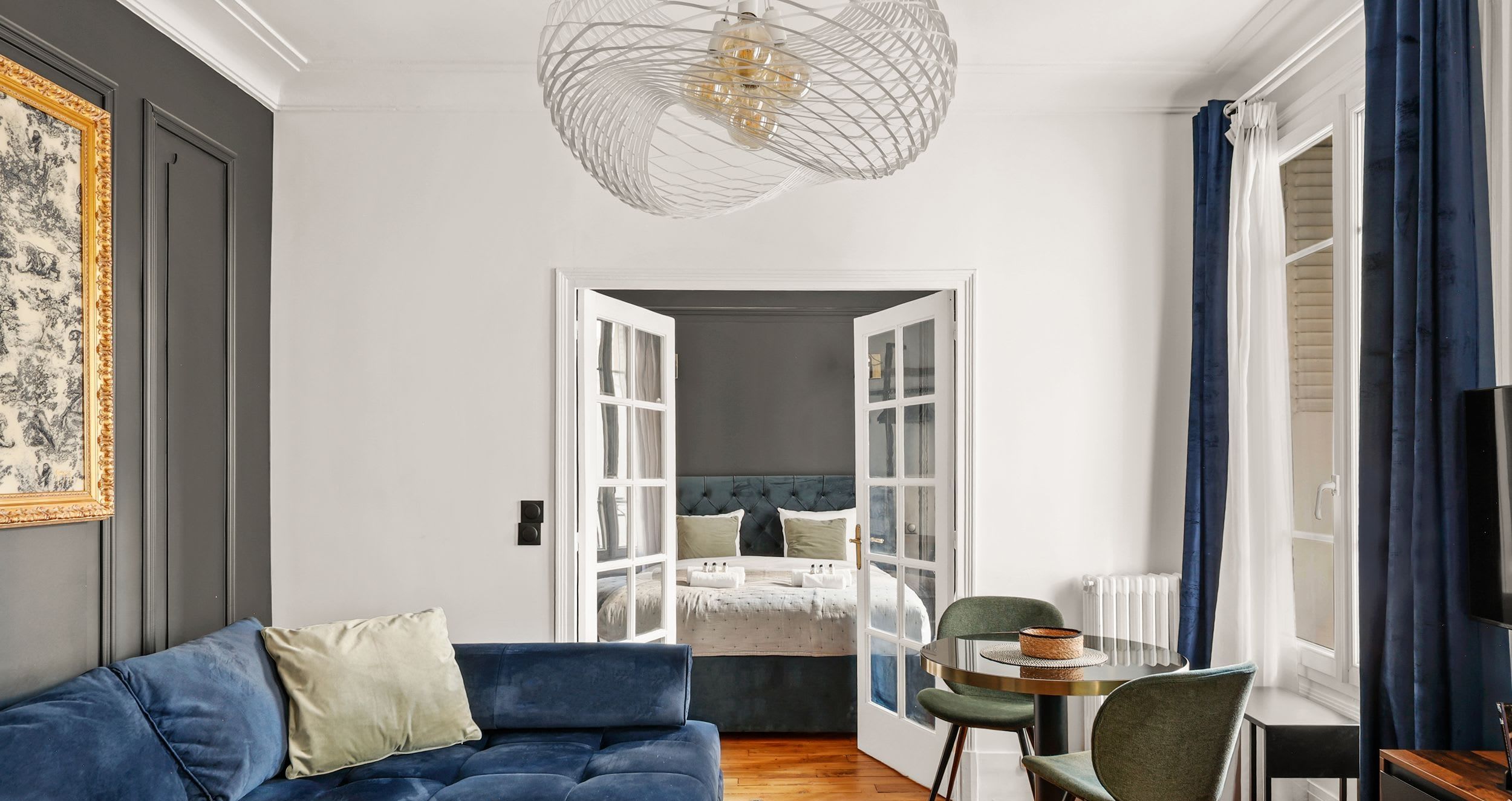 Séjour d'un appartement meublé de 42 m² rue Boursault Paris 17e