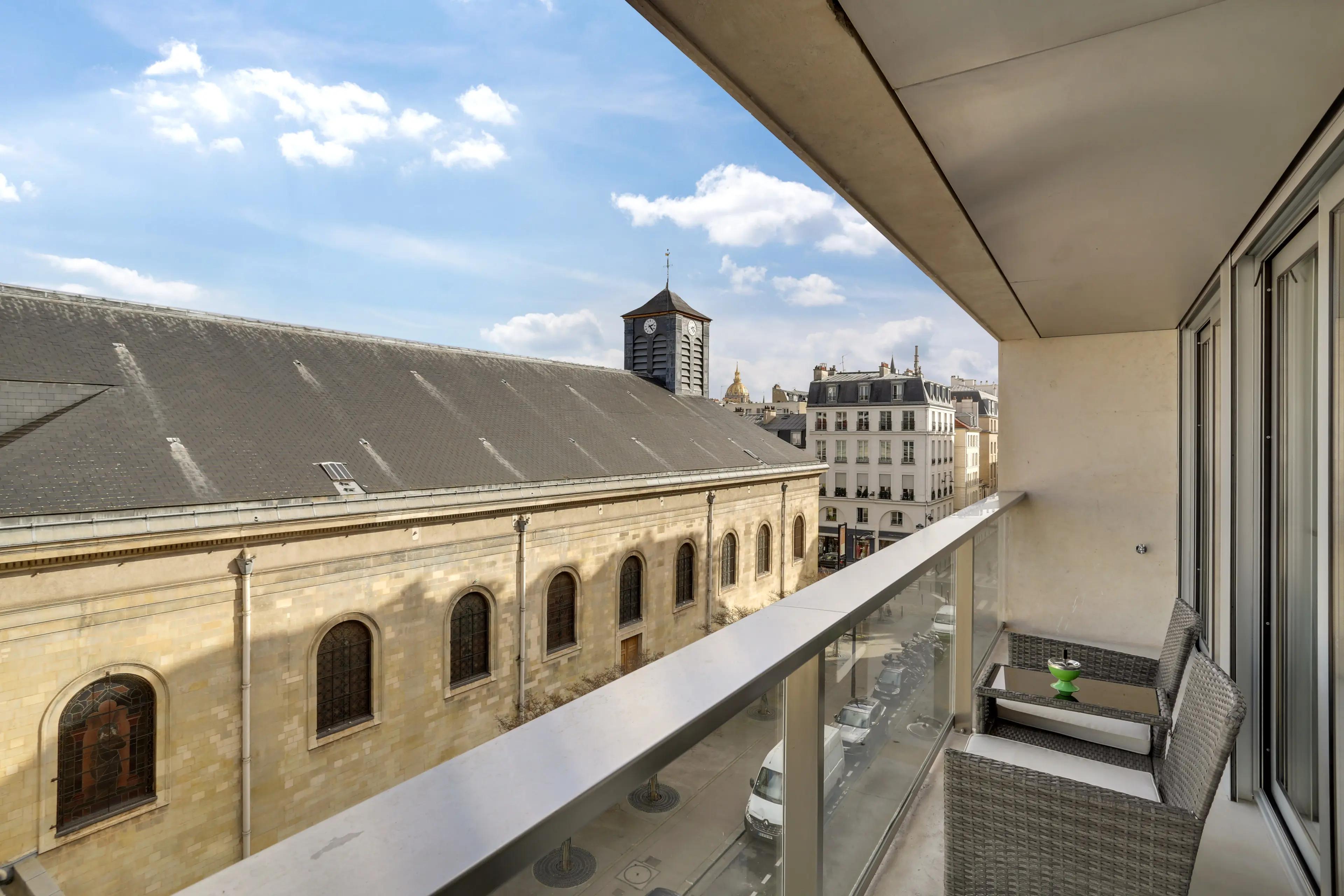 Renovated 4-bedroom duplex apartment for rent in Paris 7th arrondissement, bright living room with wraparound balcony and Paris rooftop view