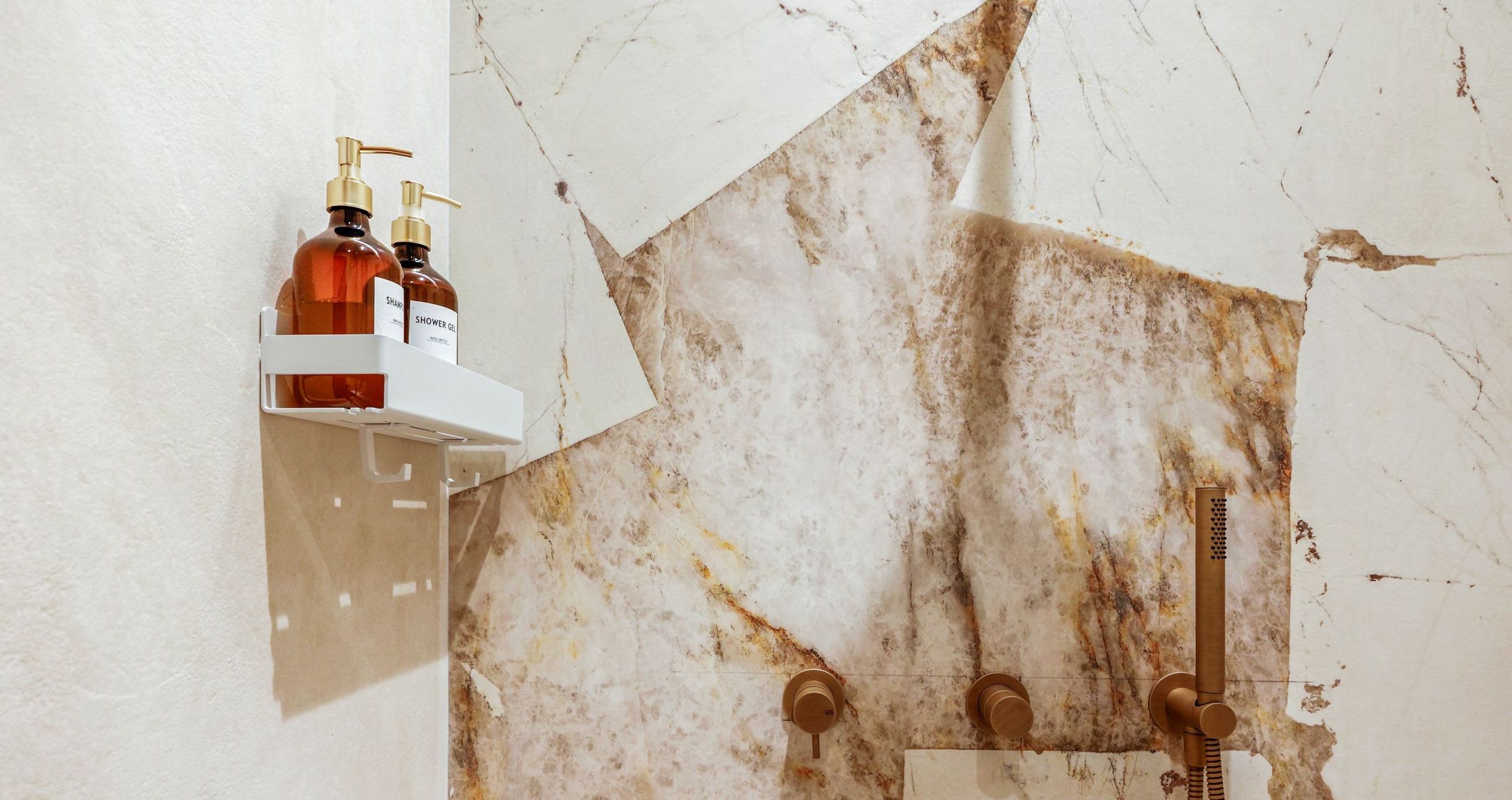 Appartement 2 chambres rénové et lumineux avec séjour à Saint-Germain-des-Prés.