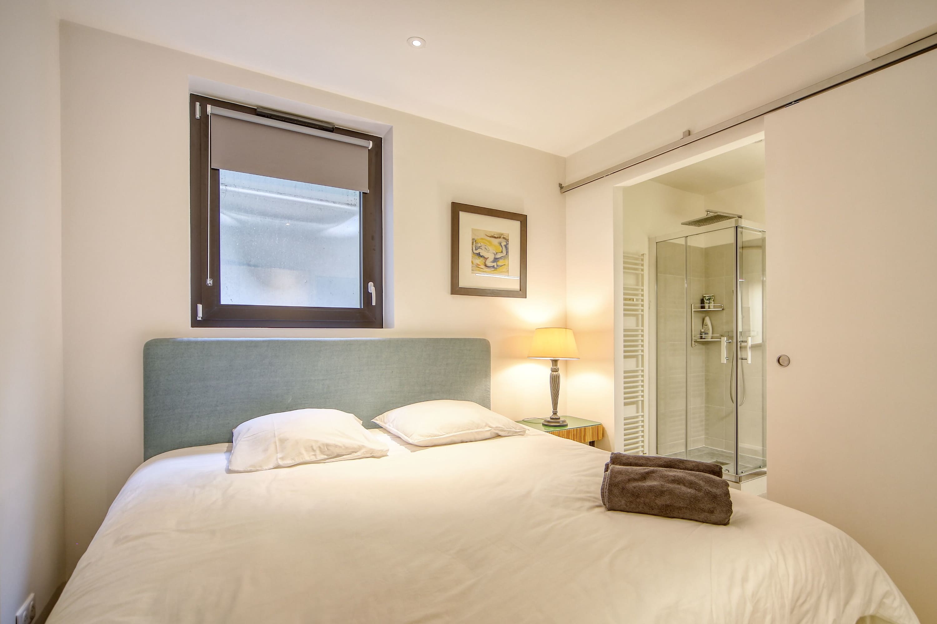 Chambre 2: Lit Queen size