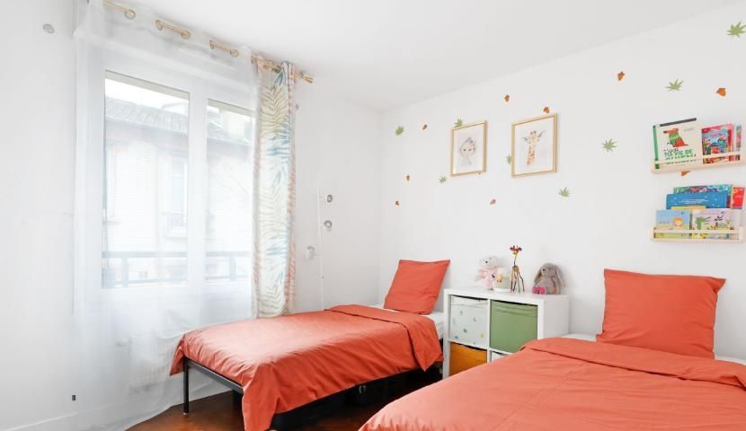 A second cozy bedroom, ideal for a restful night's sleep with family or friends.