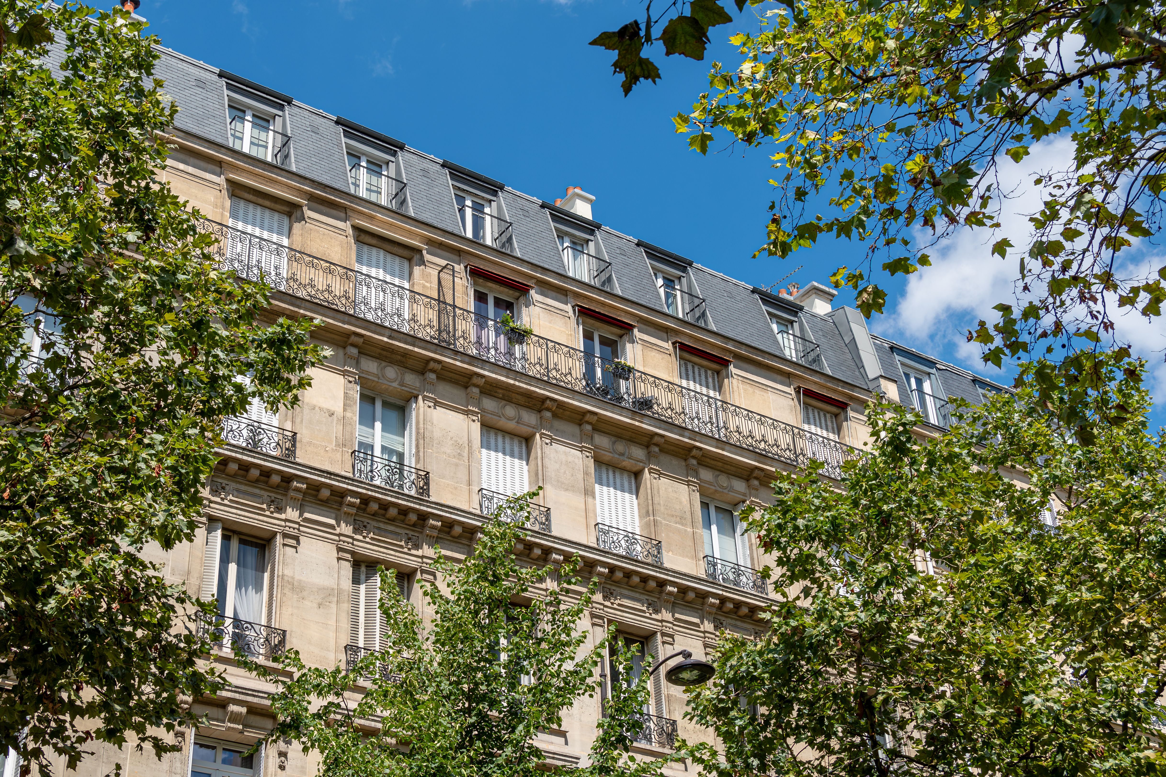 French bank branch Paris 2026
