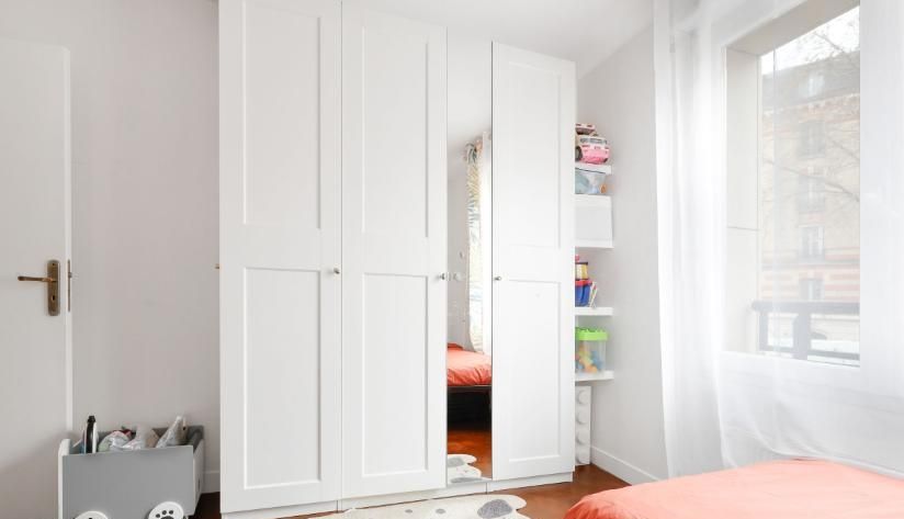 A second cozy bedroom, ideal for a restful night's sleep with family or friends.