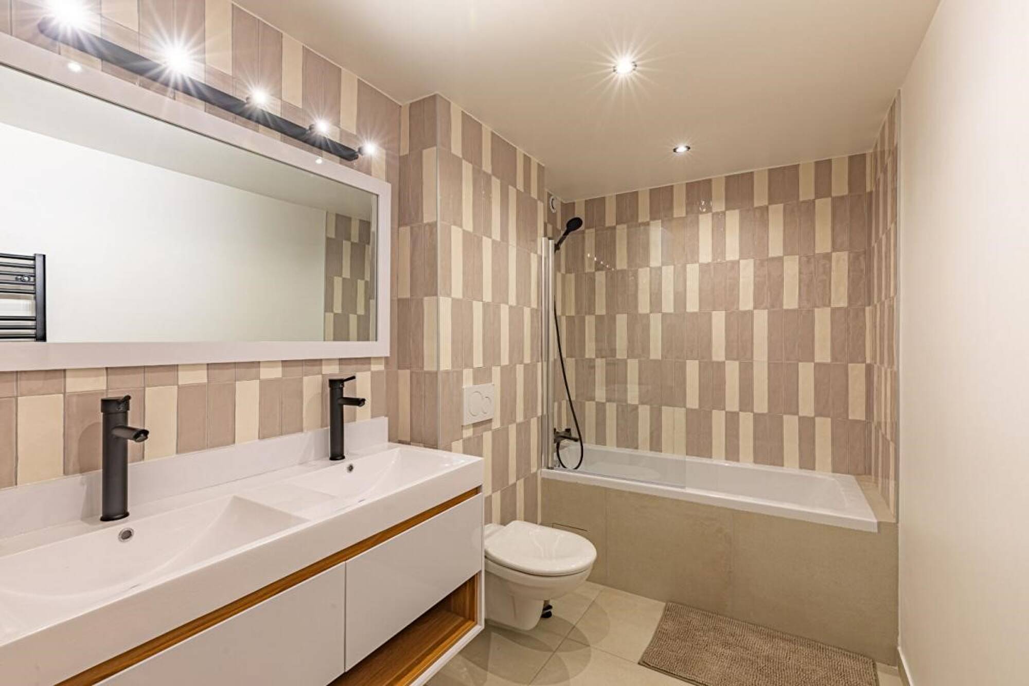 Rue Richer • Salle de bain