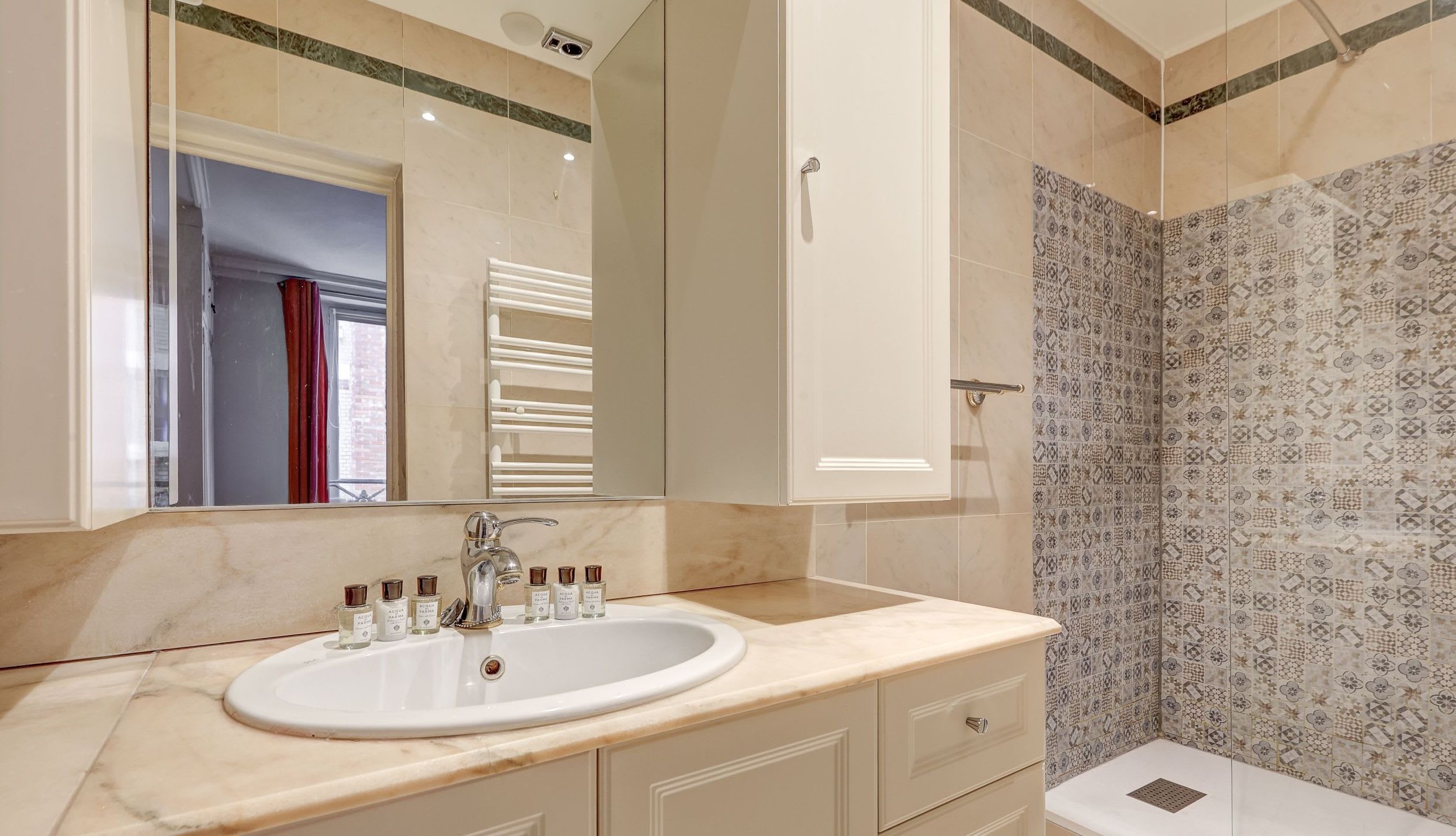 French elegant apartment near the Arc de Triomphe