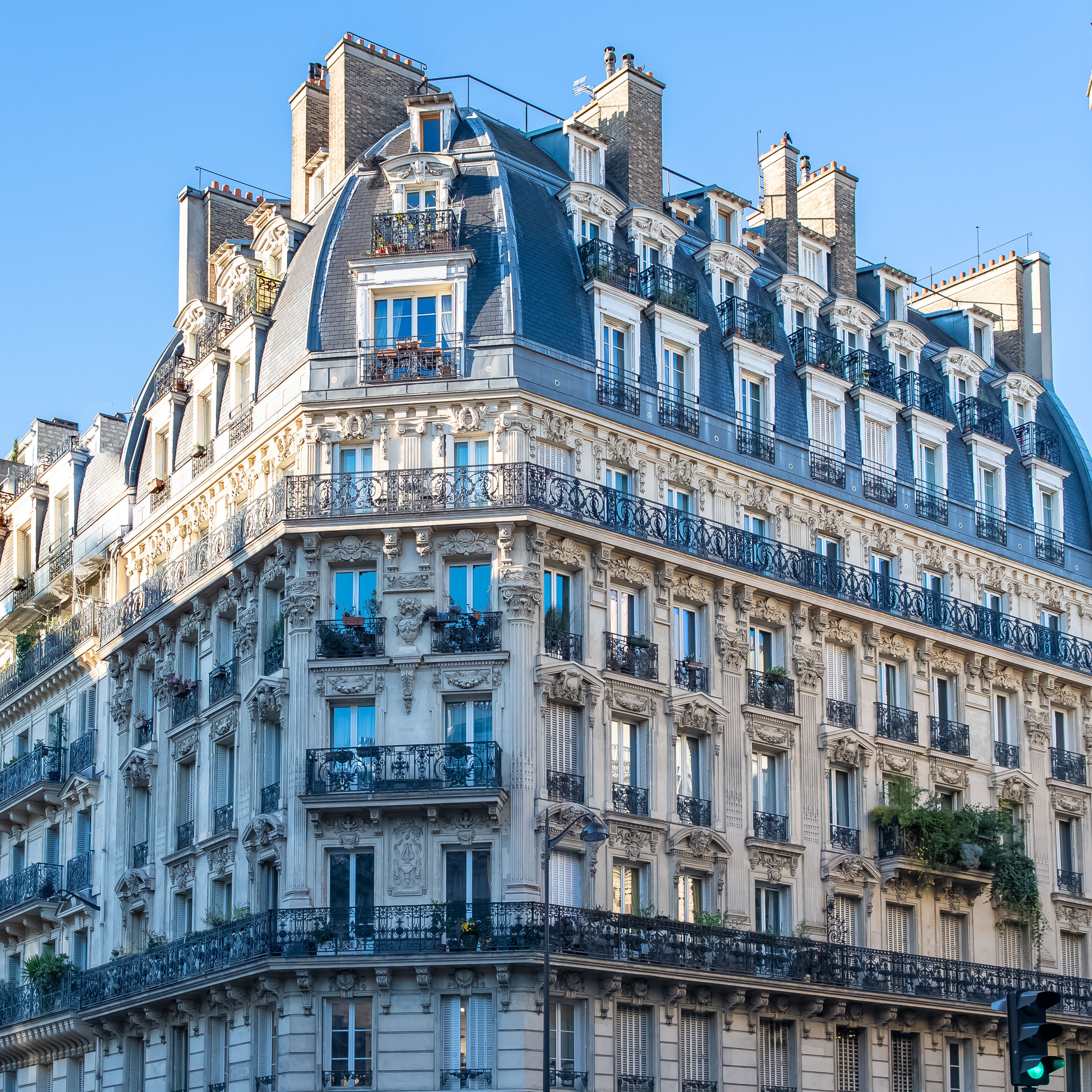 Spring weather in Paris by month