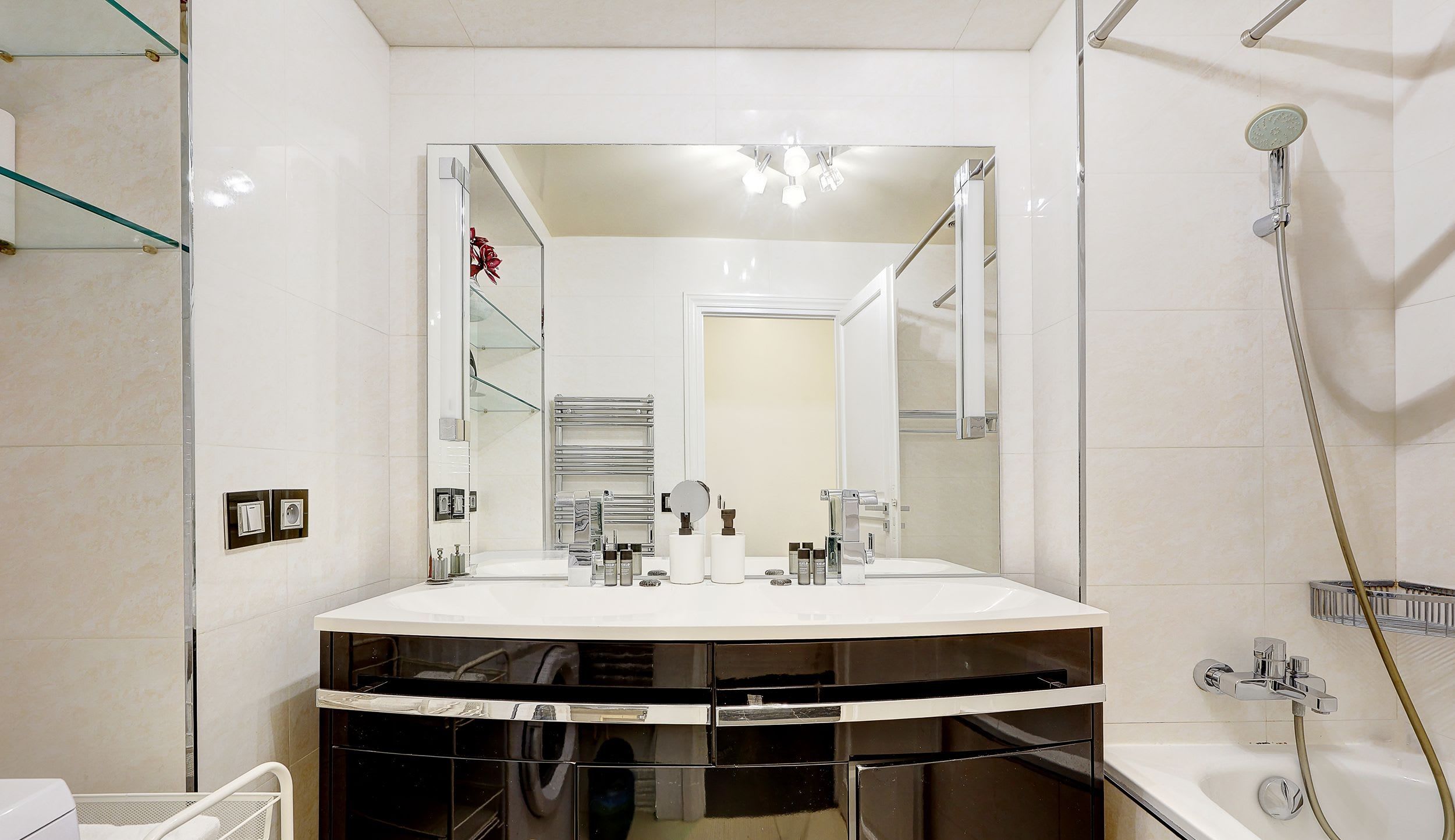 Bathroom: Bathtub, sink, mirror, and toilet.