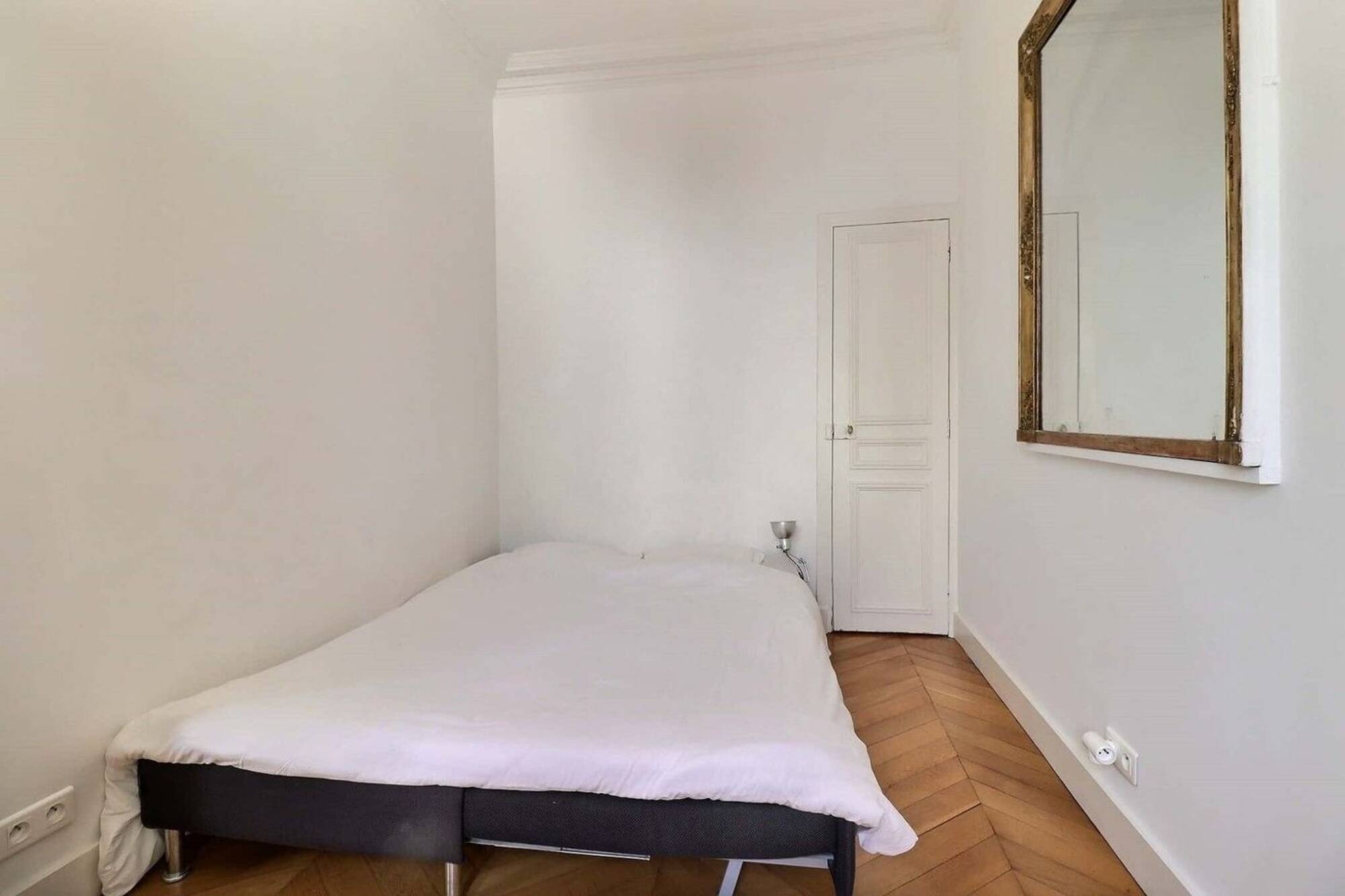 Rue de Bourgogne • Chambre