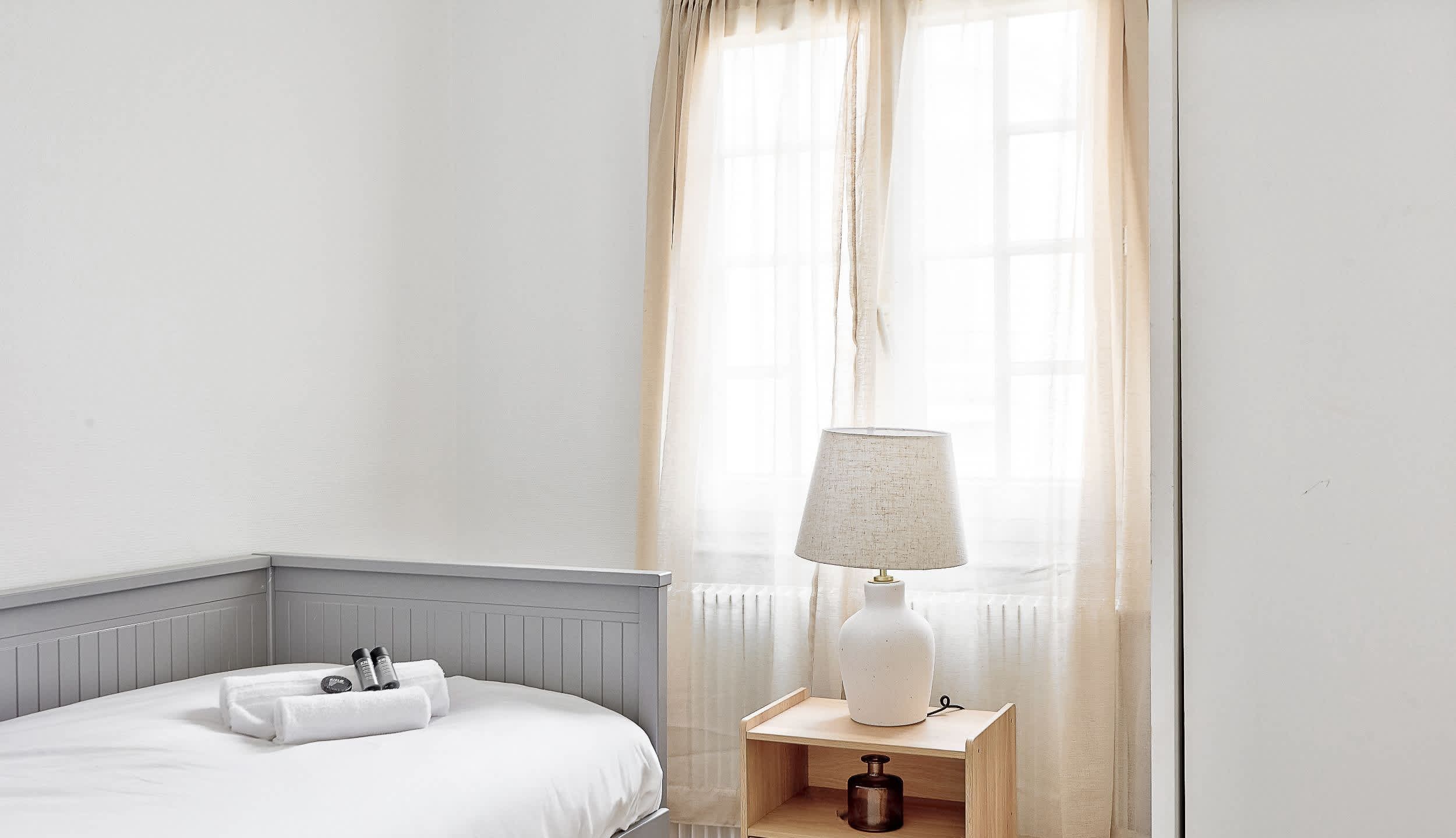 Chambre 1 : lit double, coiffeuse