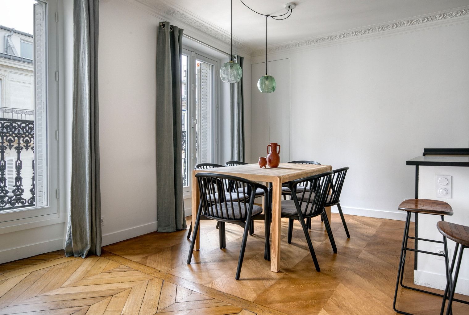 Rue de la Victoire • Salle à dîner