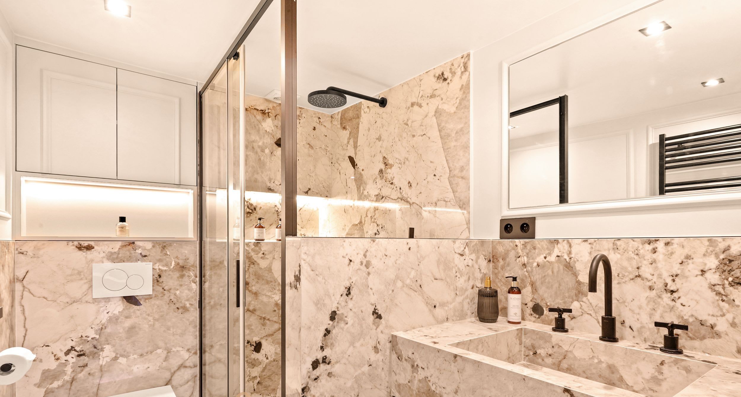 Appartement deux chambres rénové quai Malaquais, Saint-Germain, Paris 6e