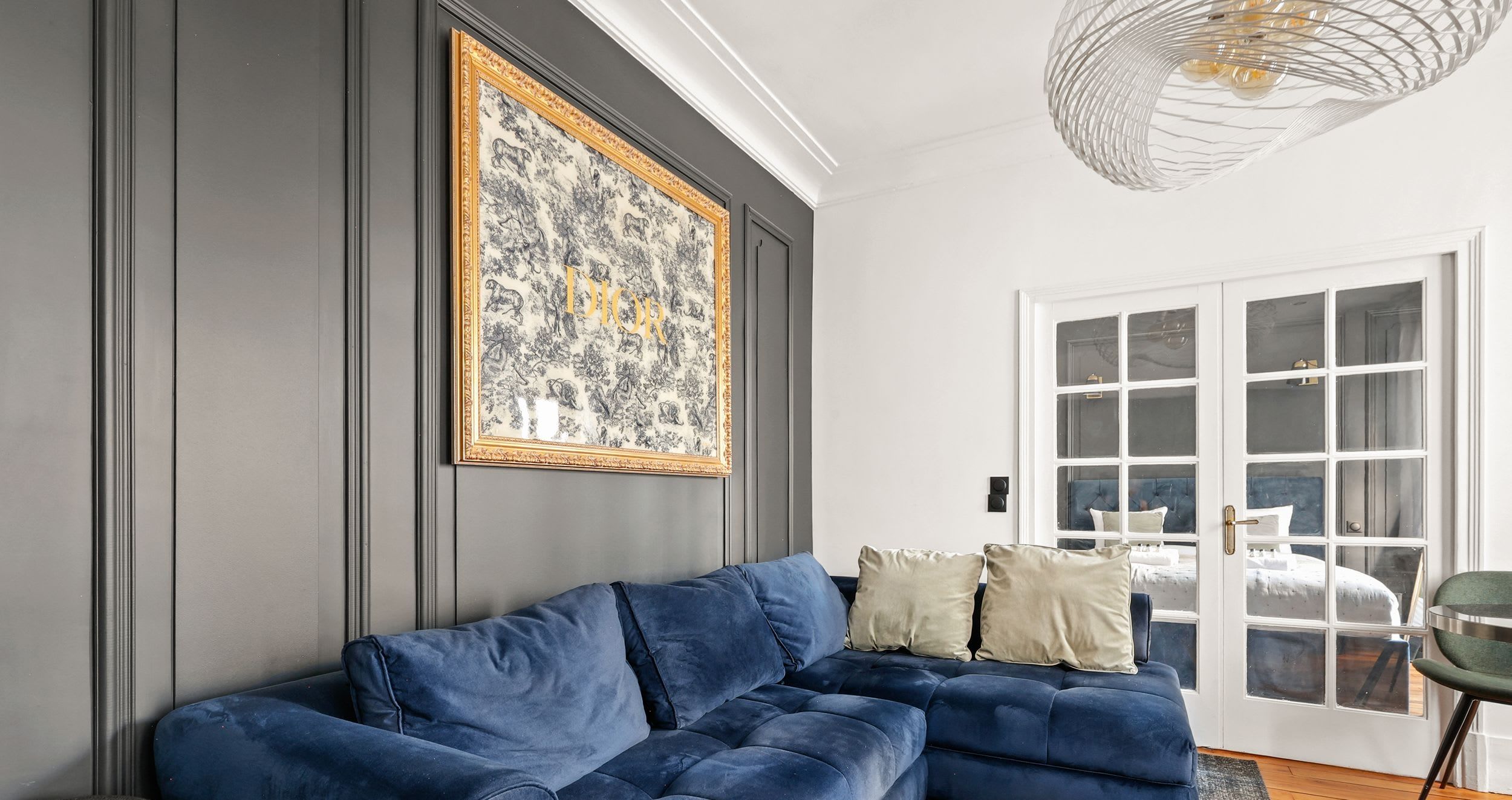 Séjour d'un appartement meublé de 42 m² rue Boursault Paris 17e