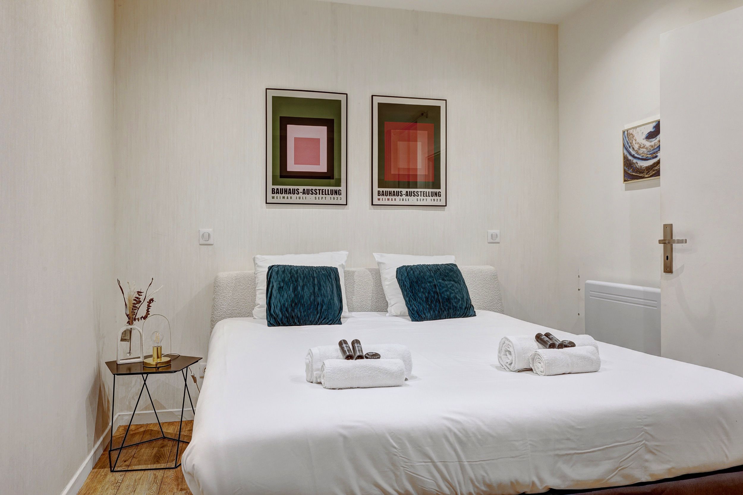 21 Rue des Messageries-bedroom-1
