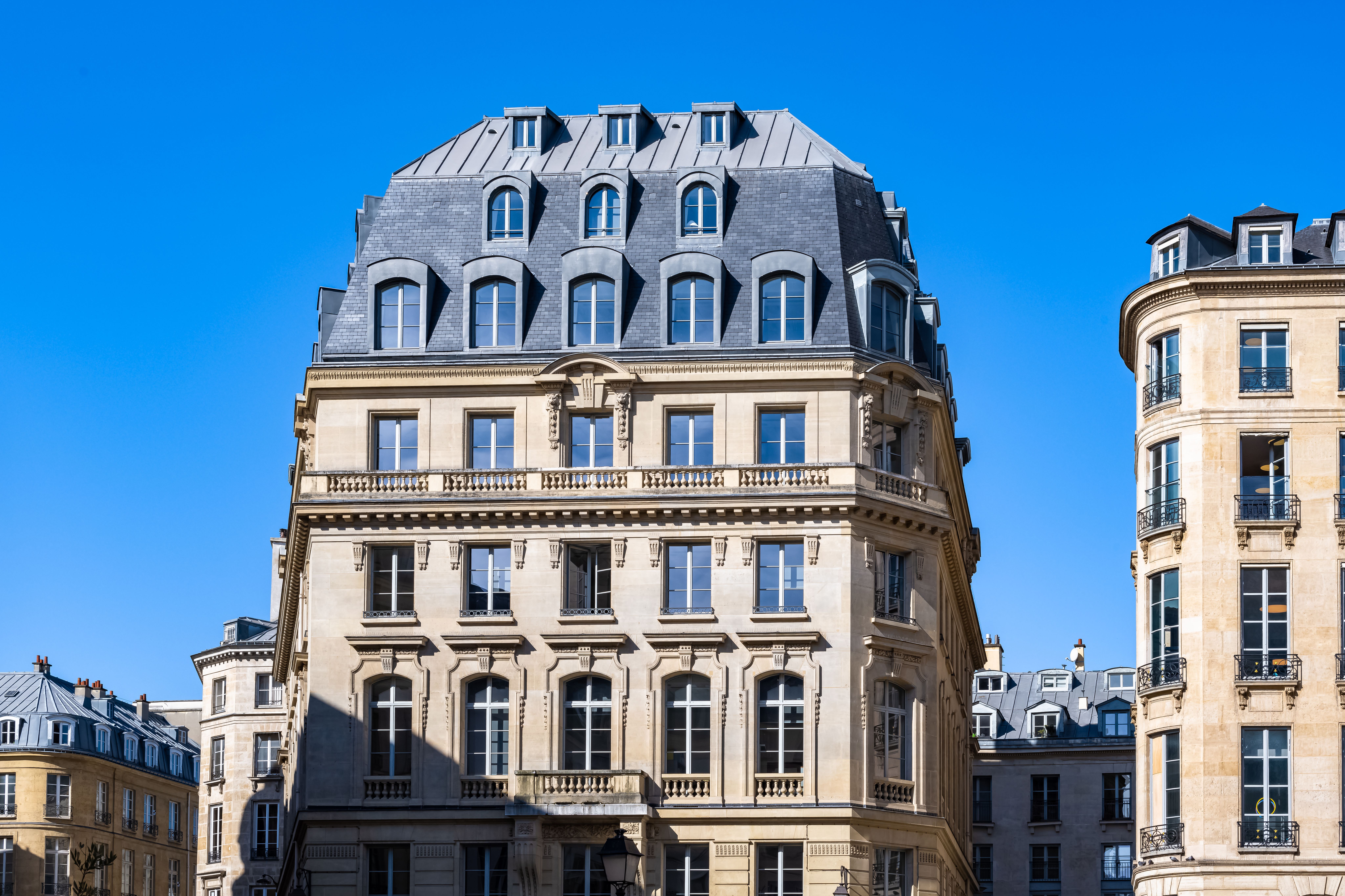 Non-resident bidding at a French property auction