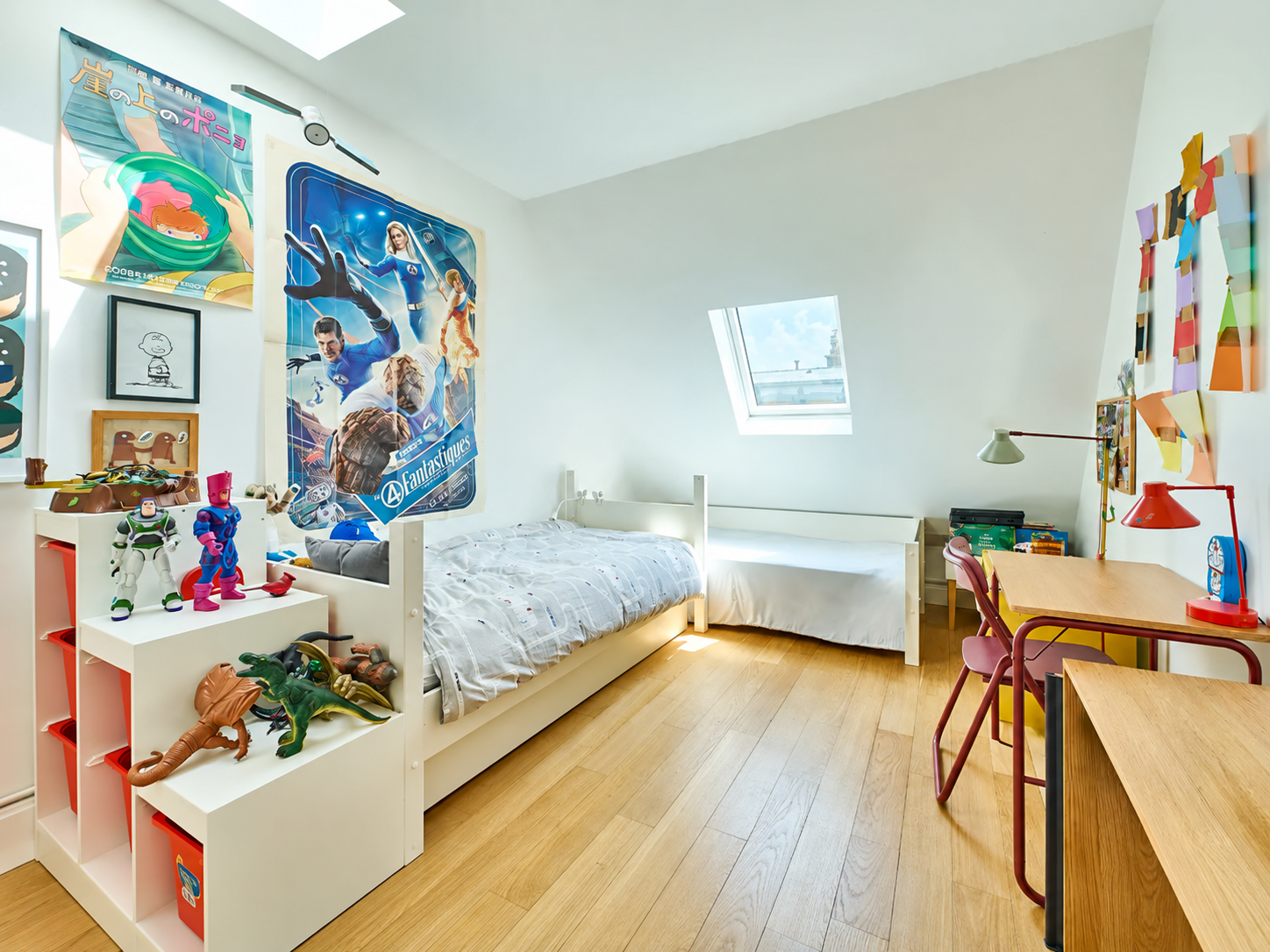 Chambre d'enfants avec deux lits à Paris