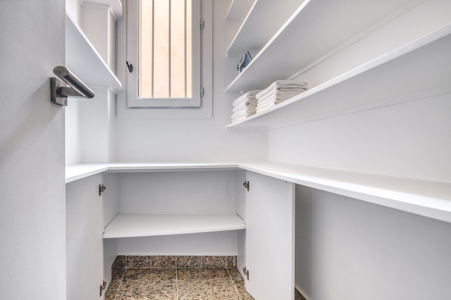 Rue de Monceau • Espace de rangements