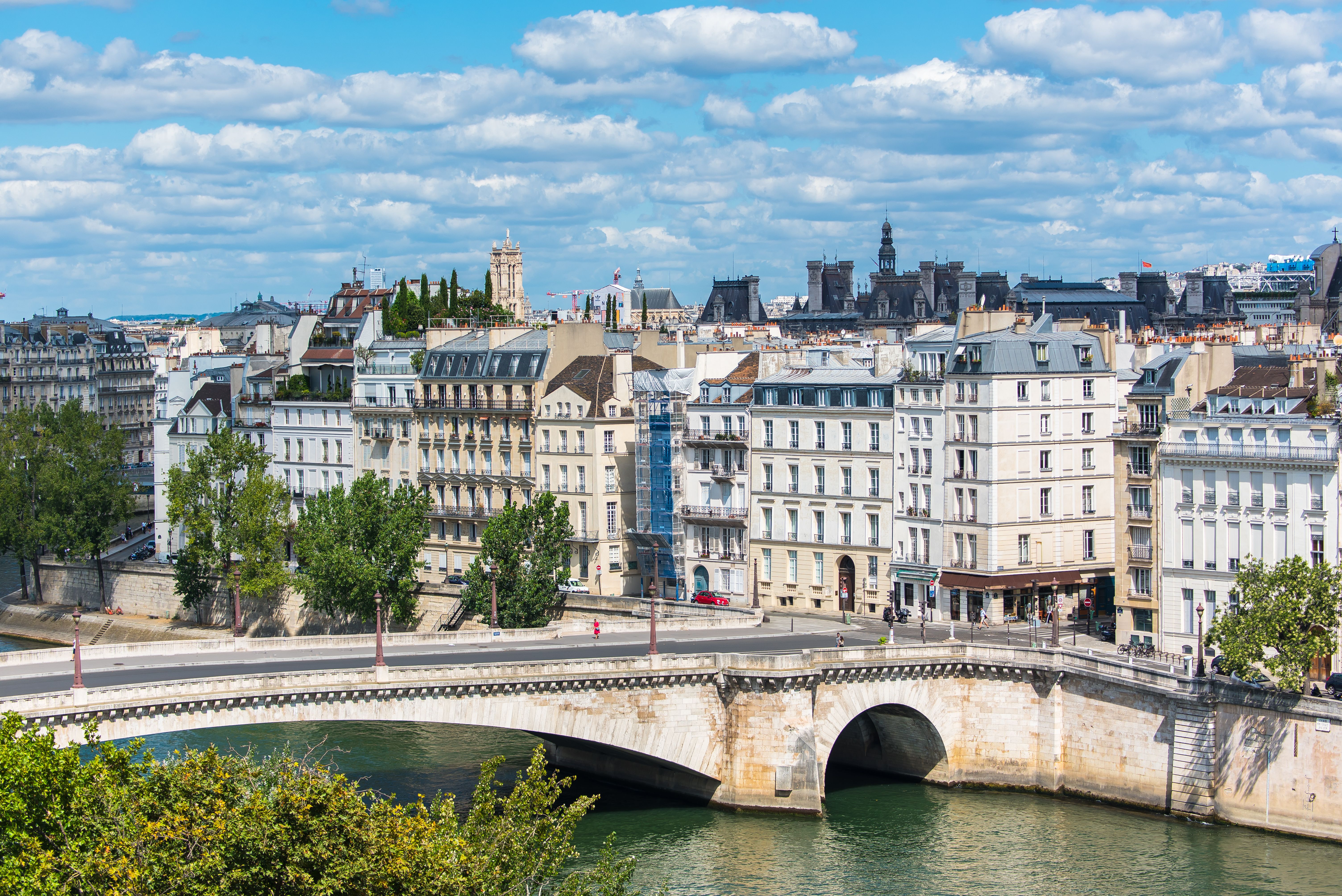 Settling into daily life in Paris