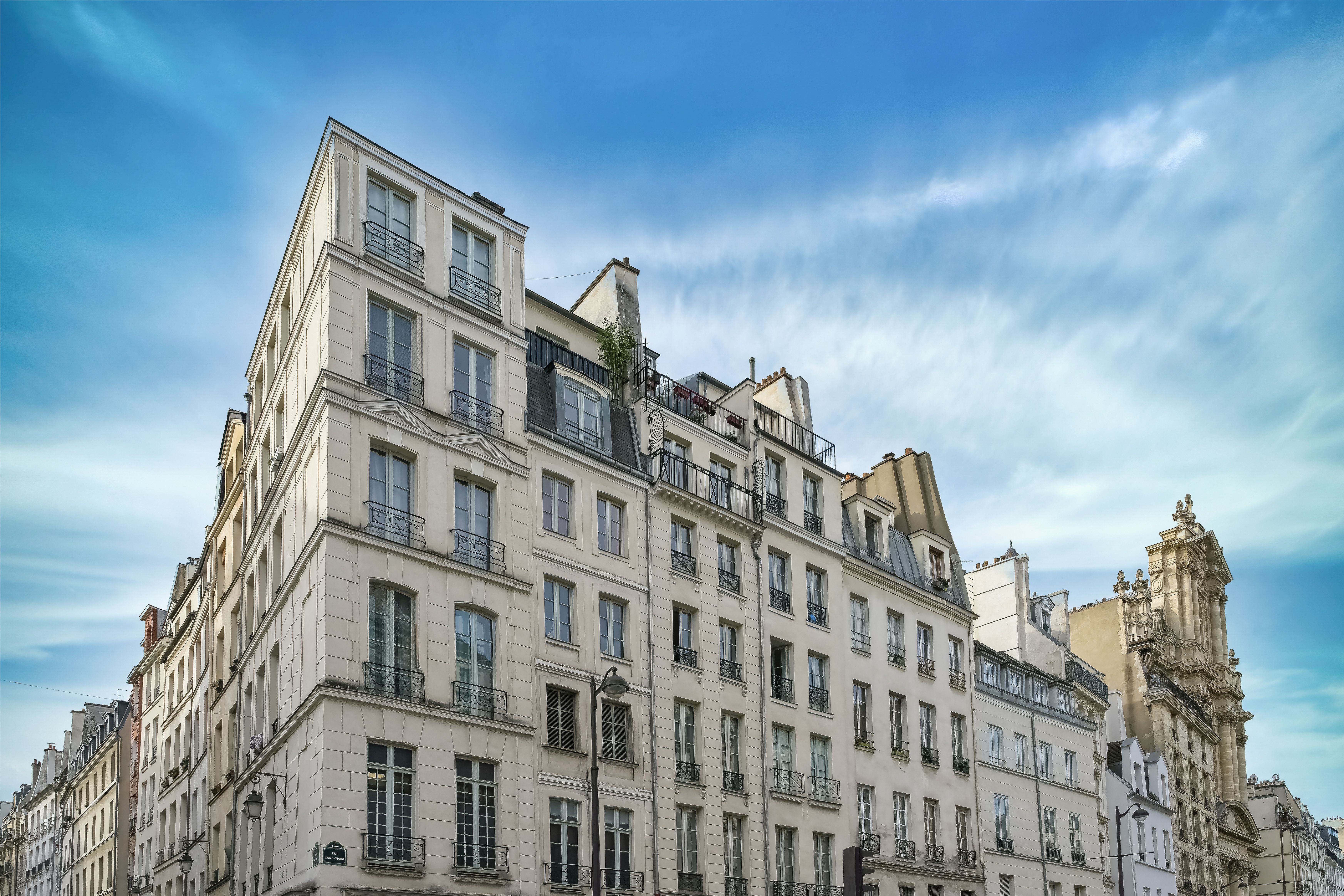 Relocation support for a 2 bedroom apartment Paris