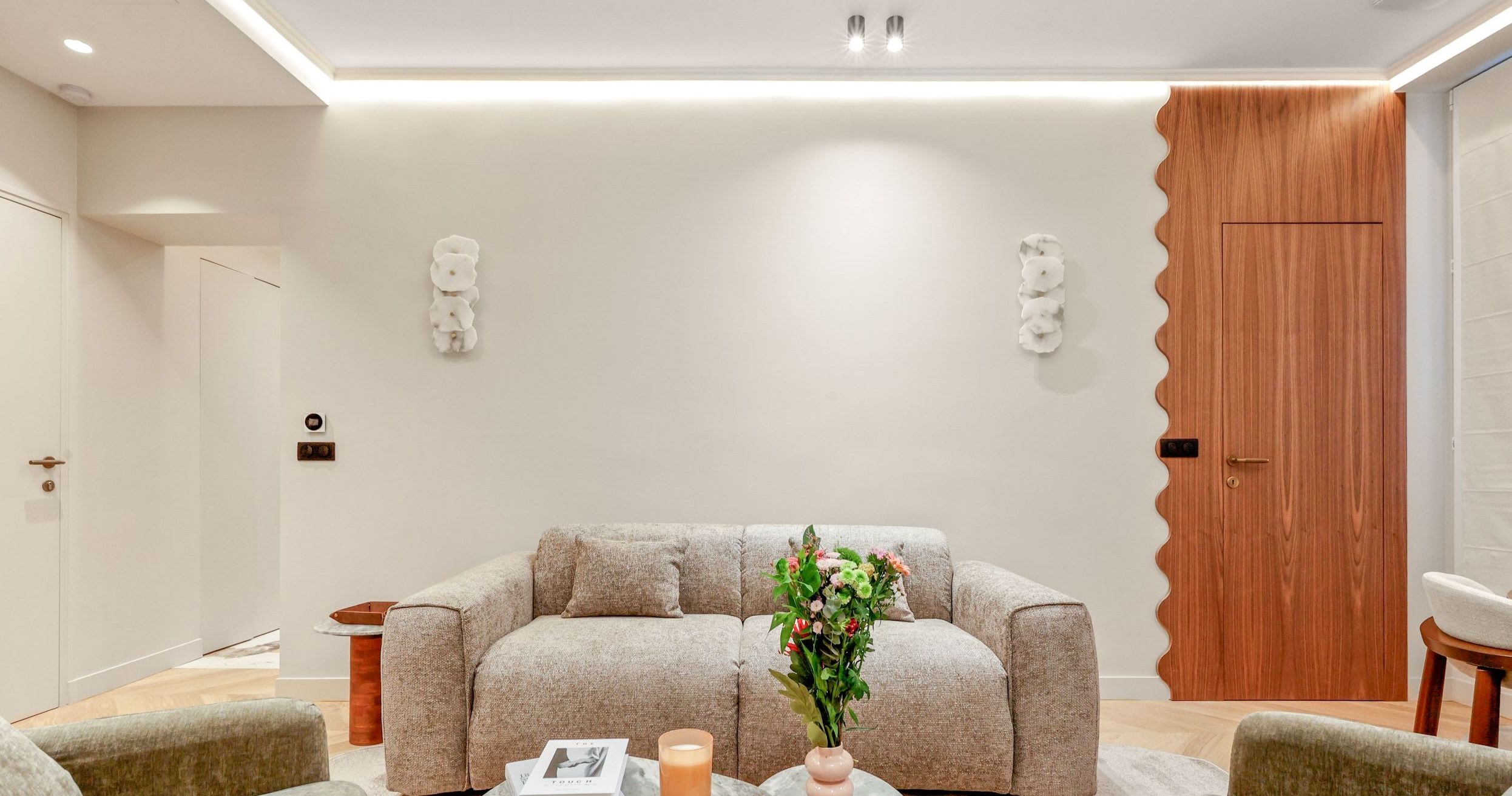 Appartement 2 chambres rénové et lumineux avec séjour à Saint-Germain-des-Prés.