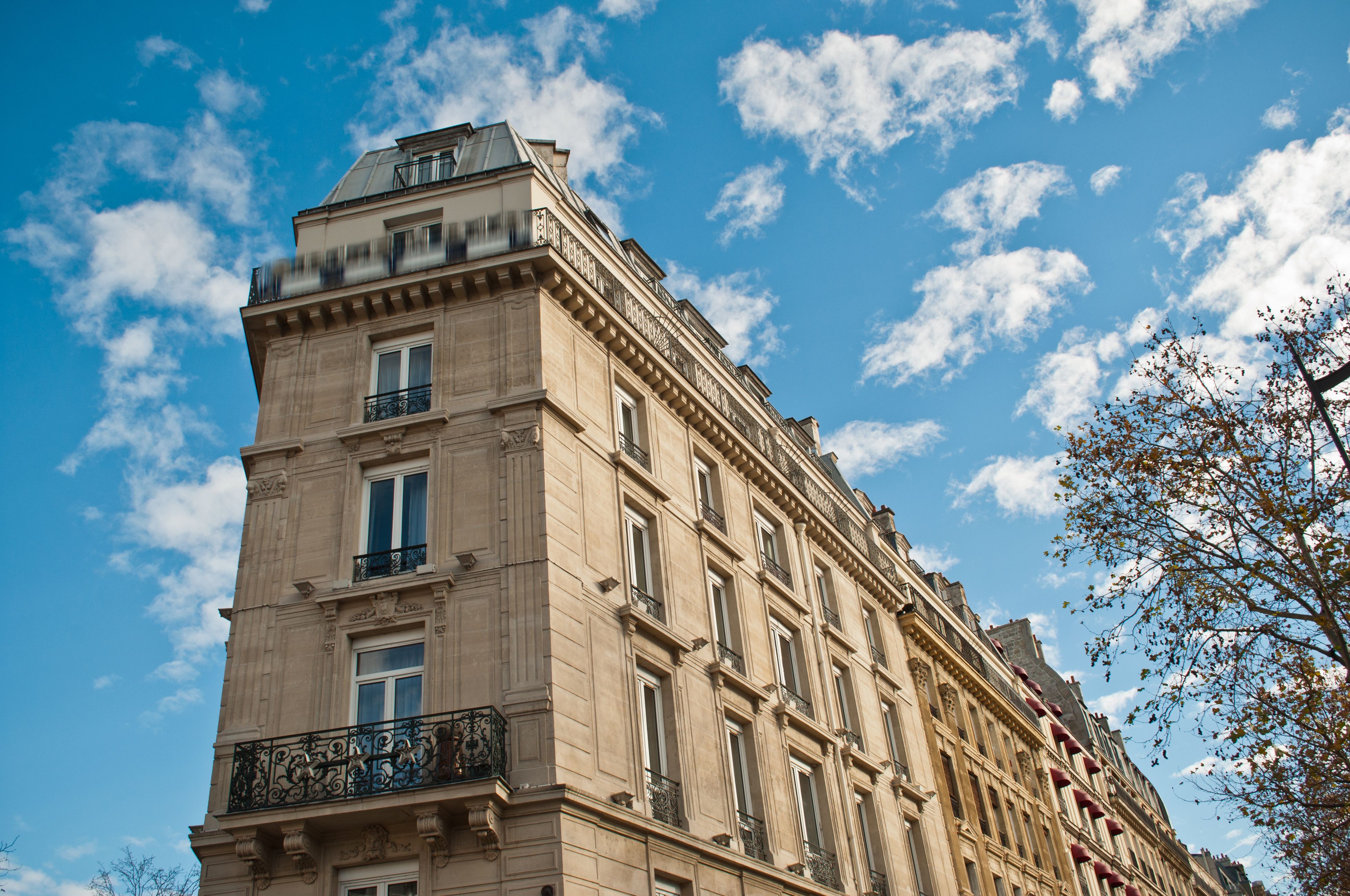 Pros and cons of living in France for expats